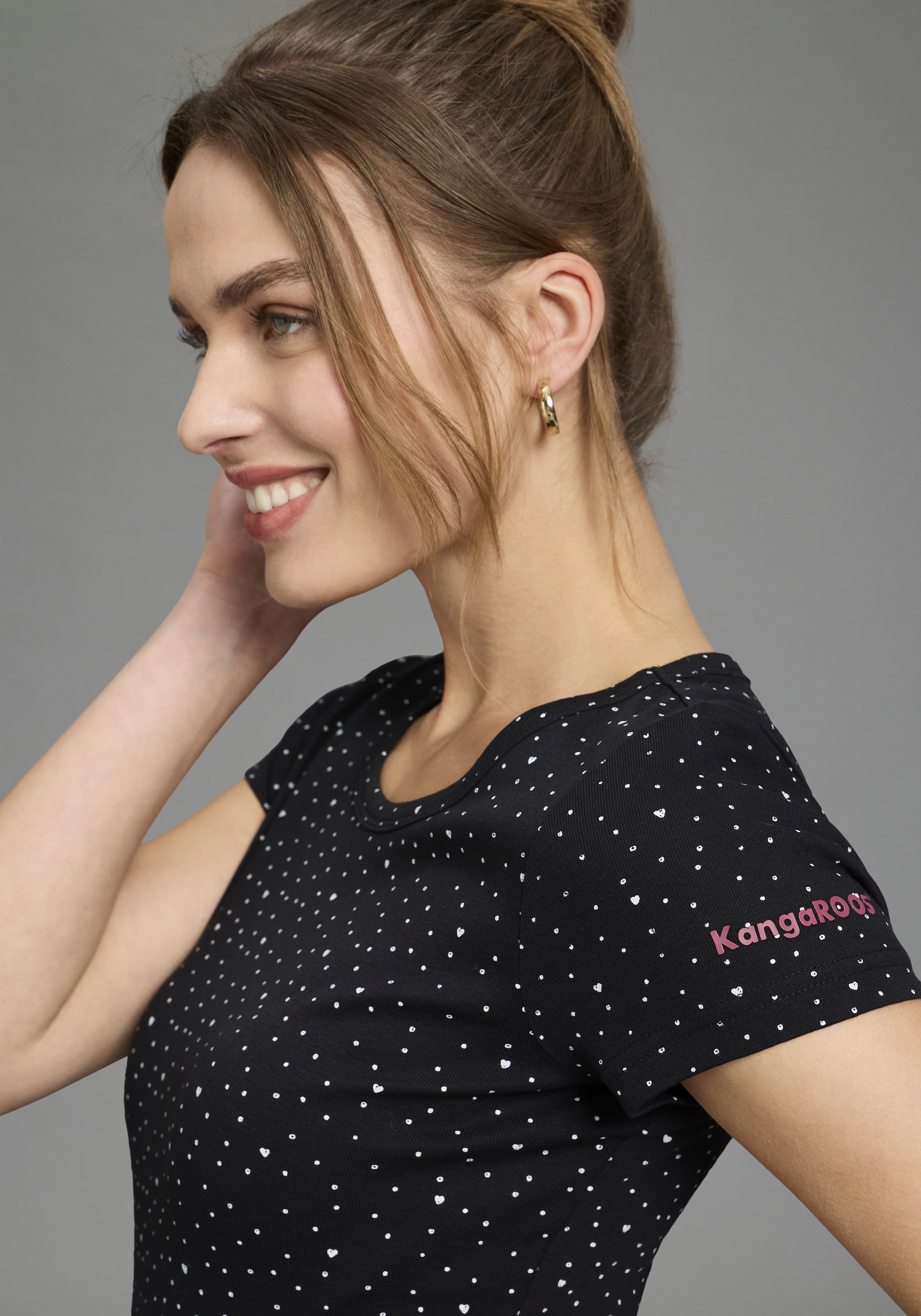 KangaROOS T-shirt manches courtes, maille côtelée élastique, motif cœur, col rond