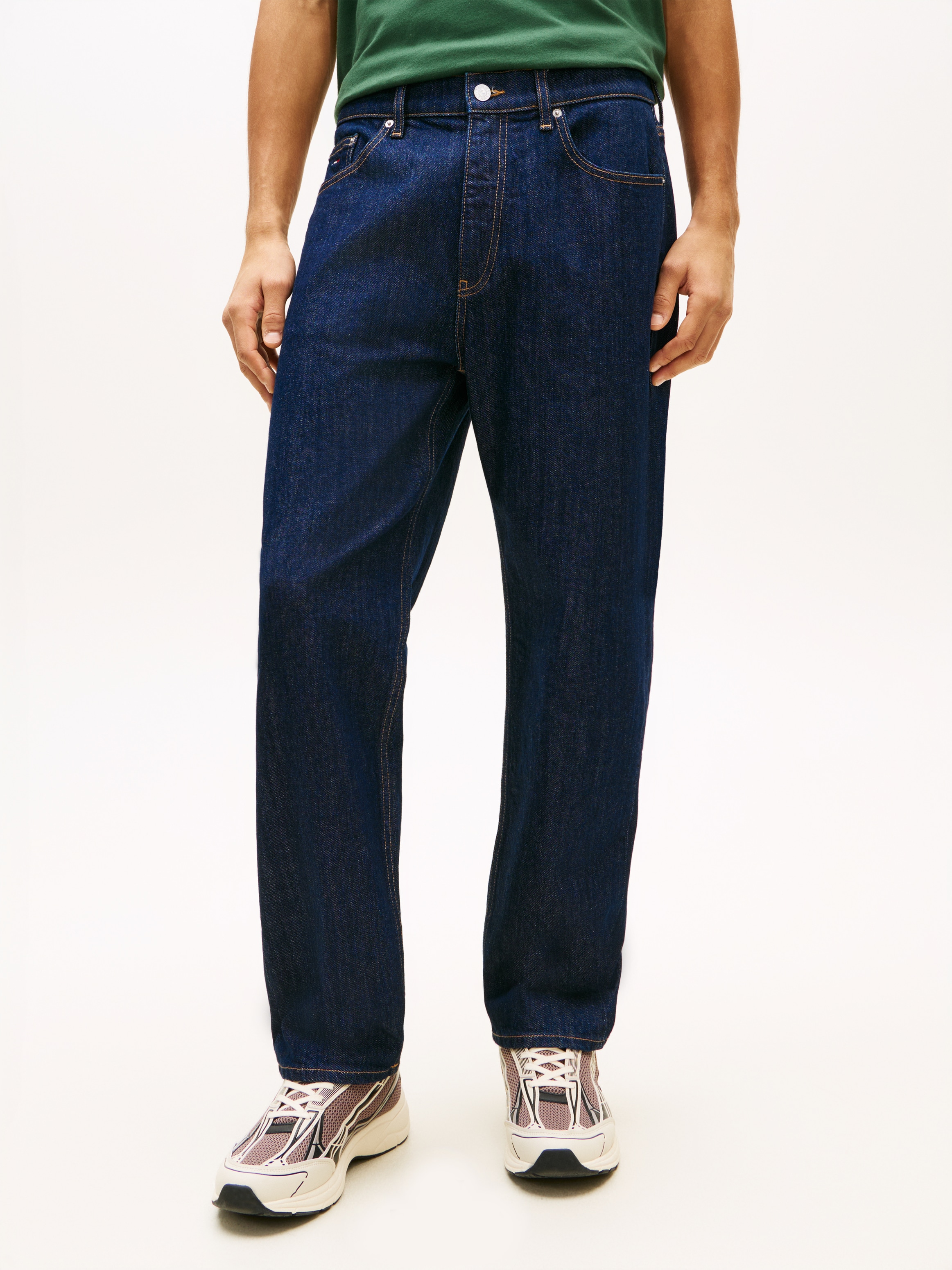 Image of Tommy Jeans 5-Pocket-Jeans "Sonny Regular Tapered" mit dezenter Waschung