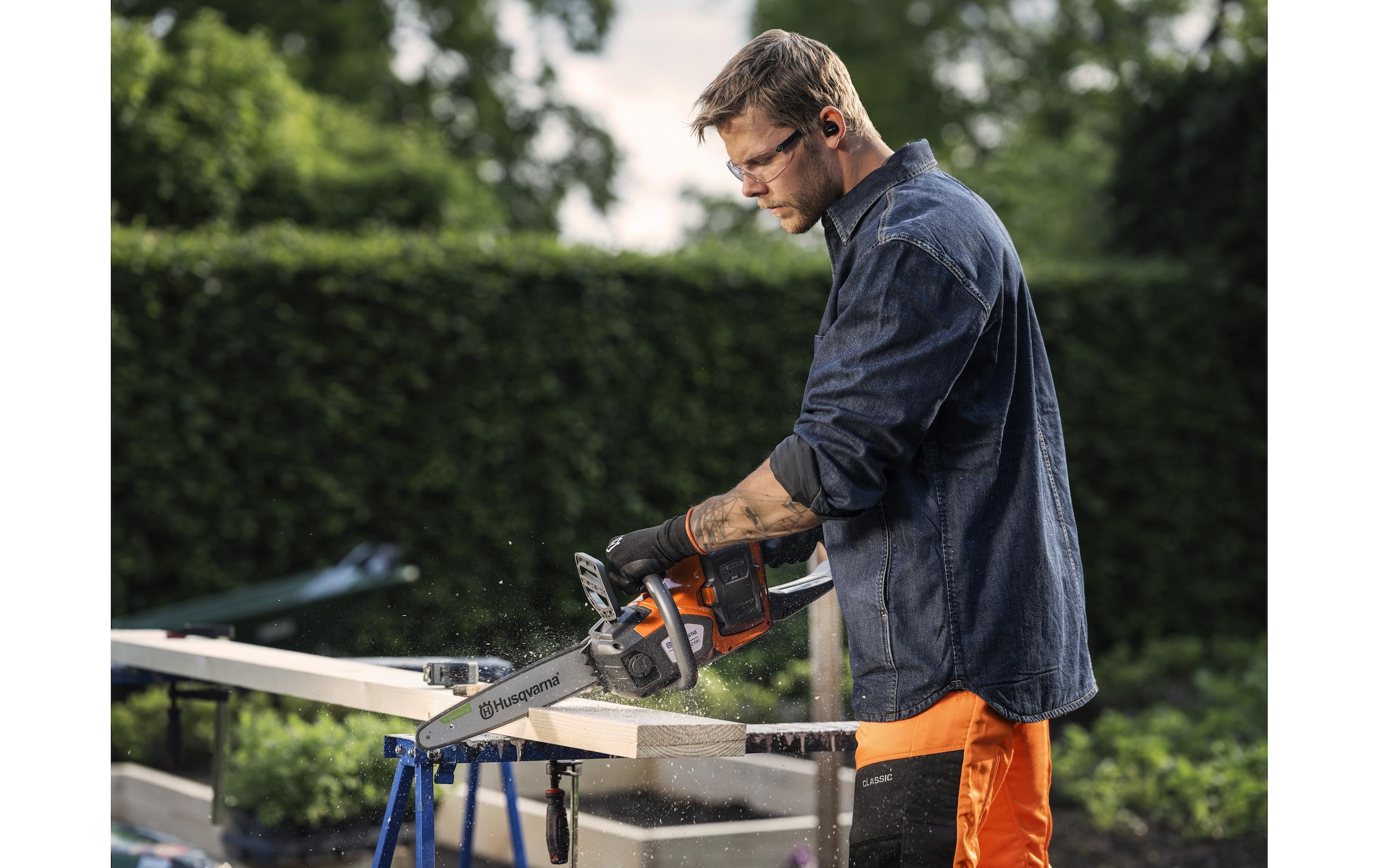 Husqvarna Akku-Kettensäge »215i« Akku-Kettensäge mit robusten Design und intuitiven Bedienelementen