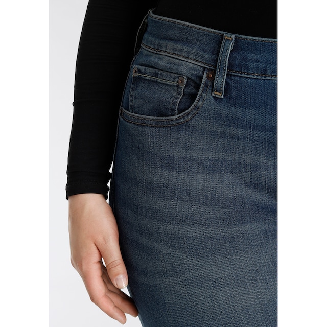 ♕ Levi's® Plus Bootcut-Jeans »725«, High Rise versandkostenfrei auf