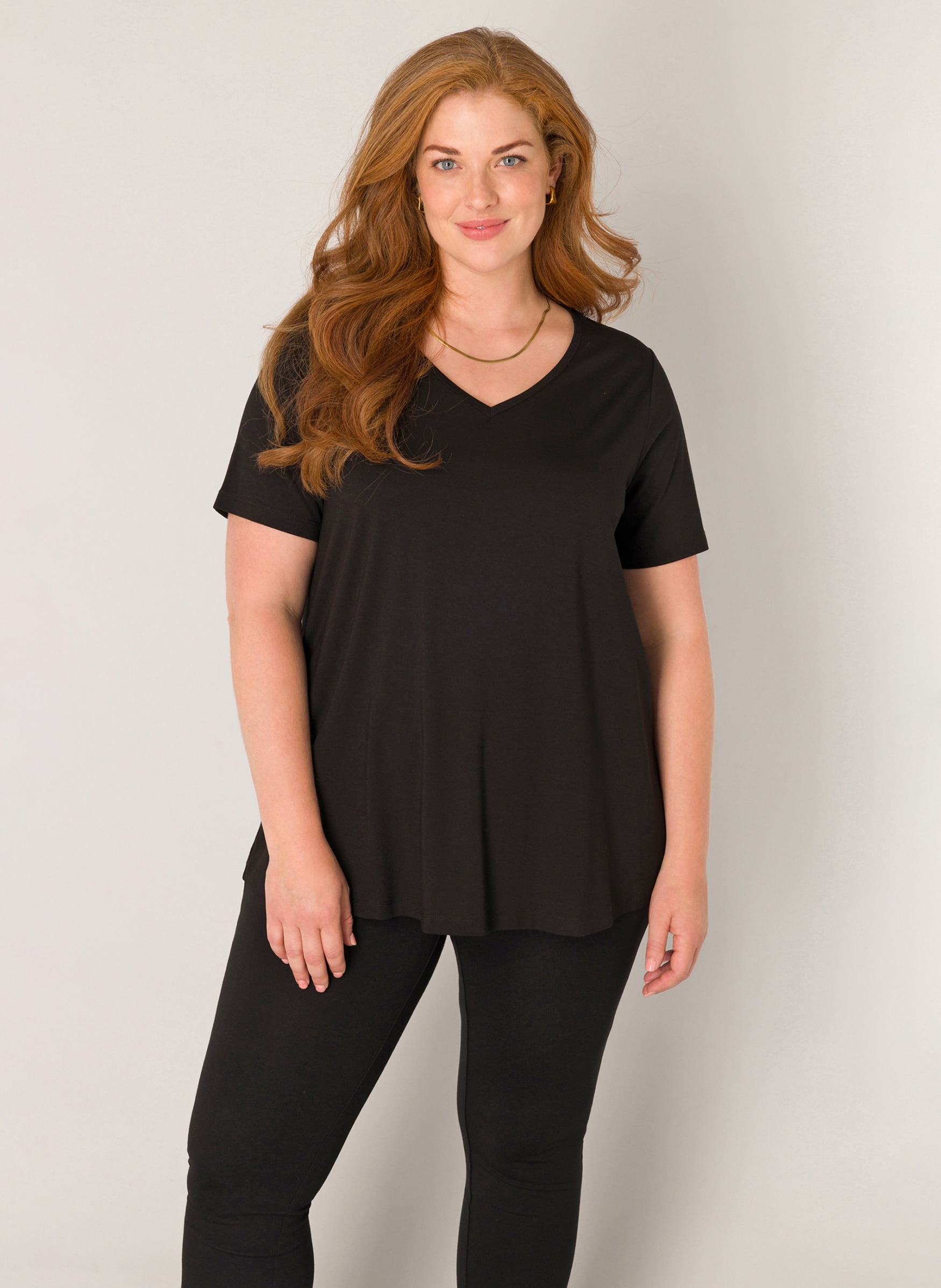 Base Level Curvy T-Shirt »Alba« mit V-Ausschnitt