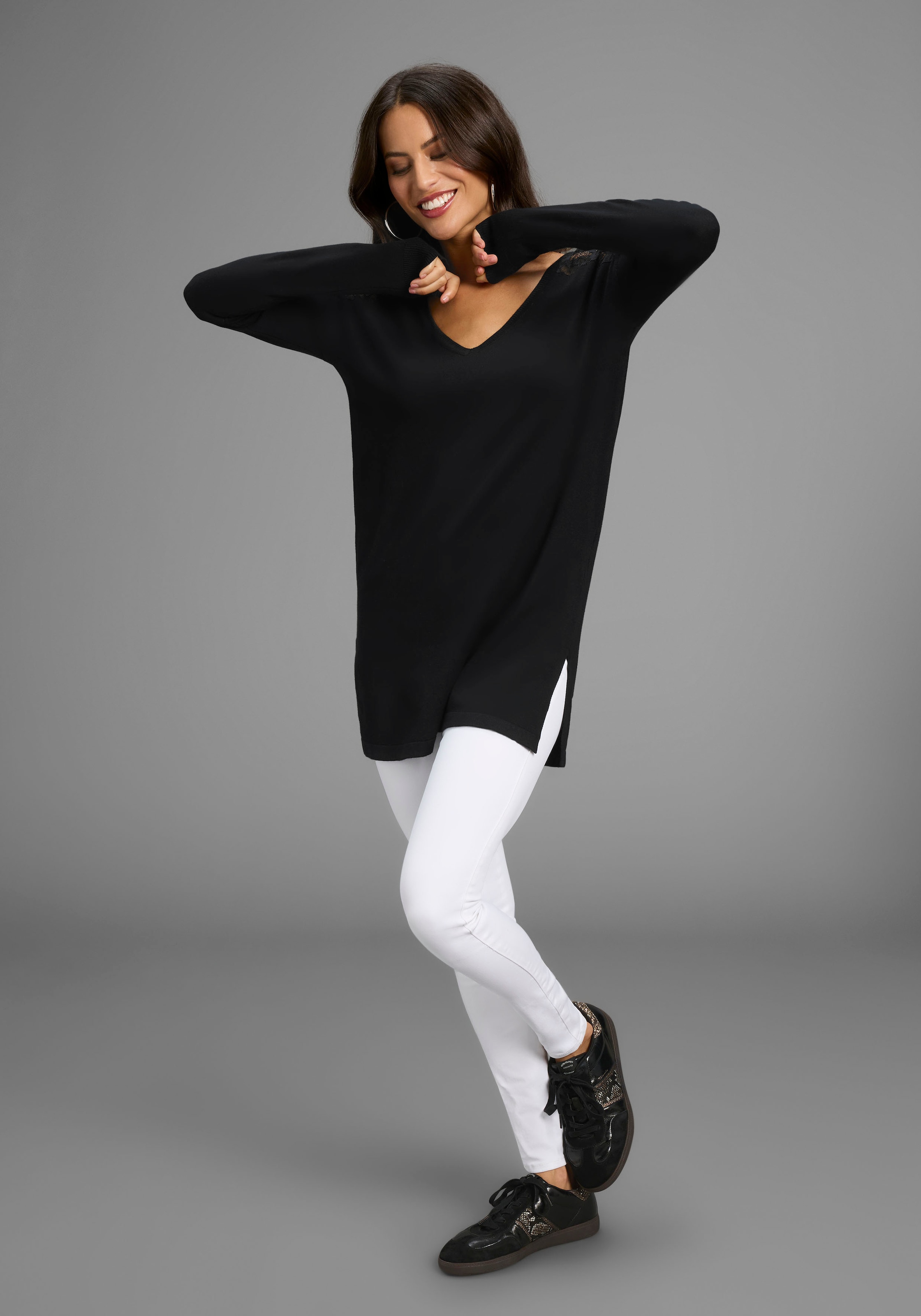 Laura Scott Longpullover, mit Spitzendetails und seitlichen Schlitzen - NEUE KOLLEKTION