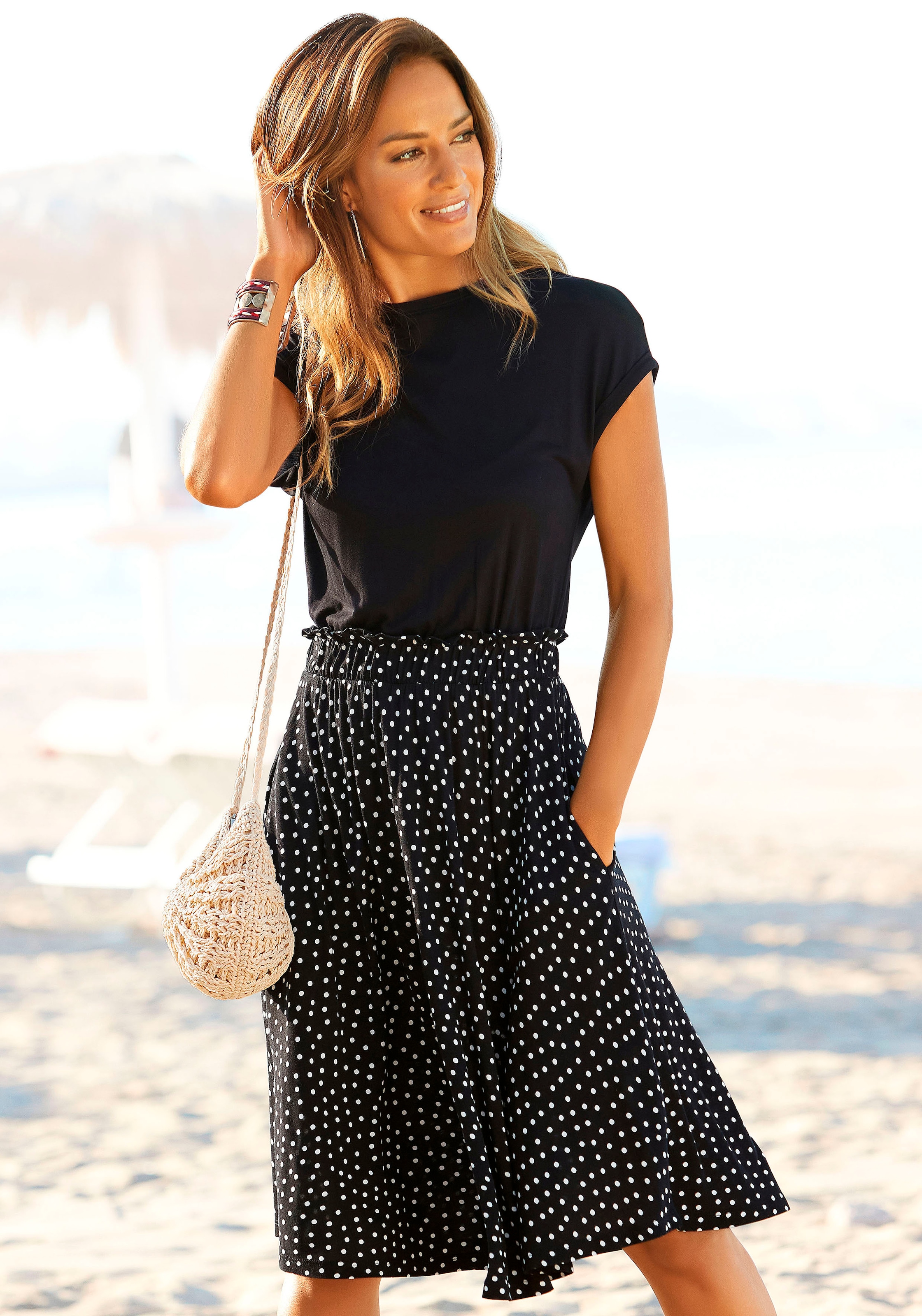 Image of Beachtime Jerseykleid "mit Rüschenkante in der Taille, Rock mit Taschen, sommerlich" Seitennahttaschen Legeres Sommerkleid mit Polka-Dots, Strandkleid aus Viskosejersey