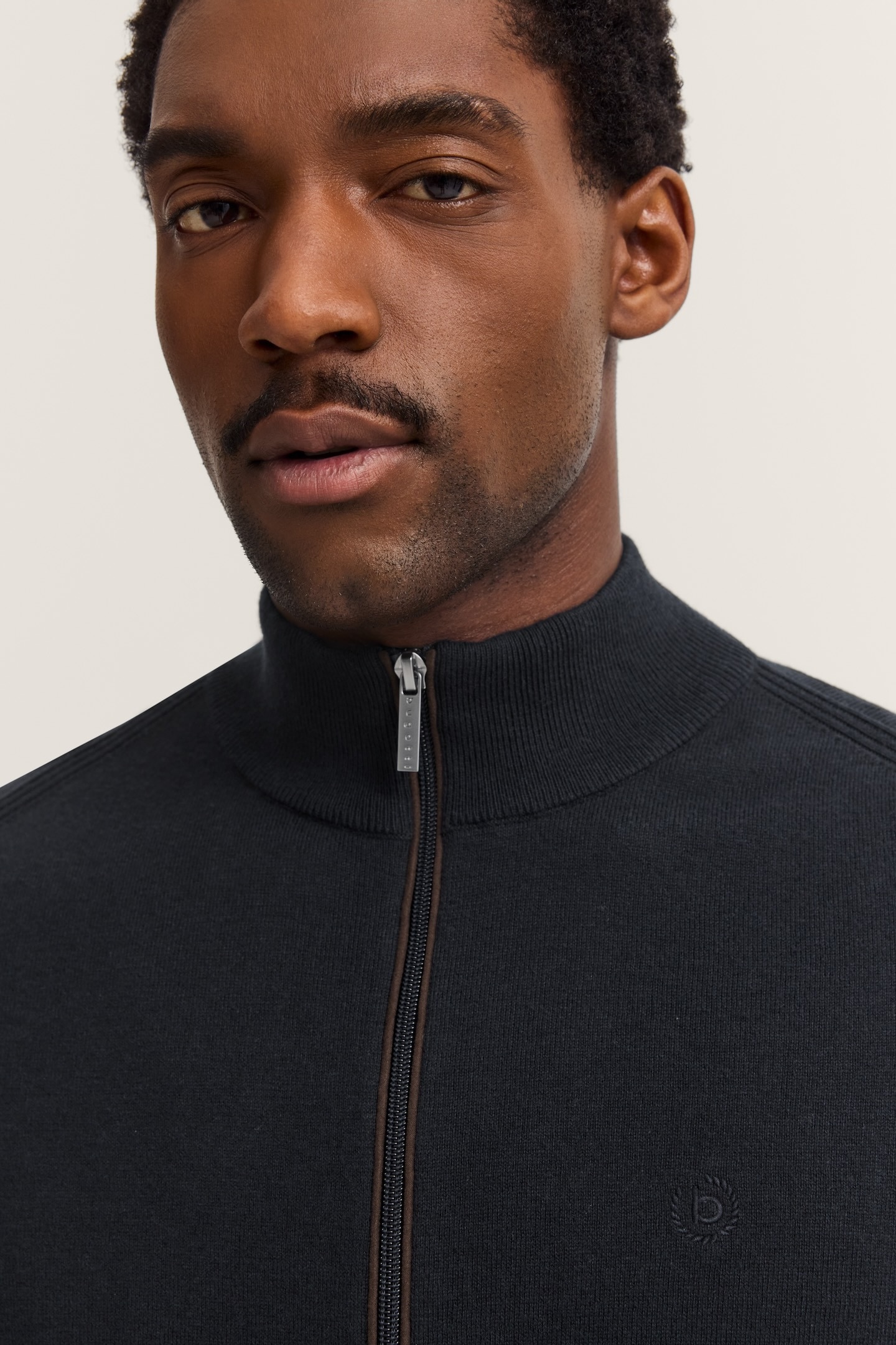 bugatti Veste en tricot »Regular Fit« mit Reissverschluss und Stehkragen