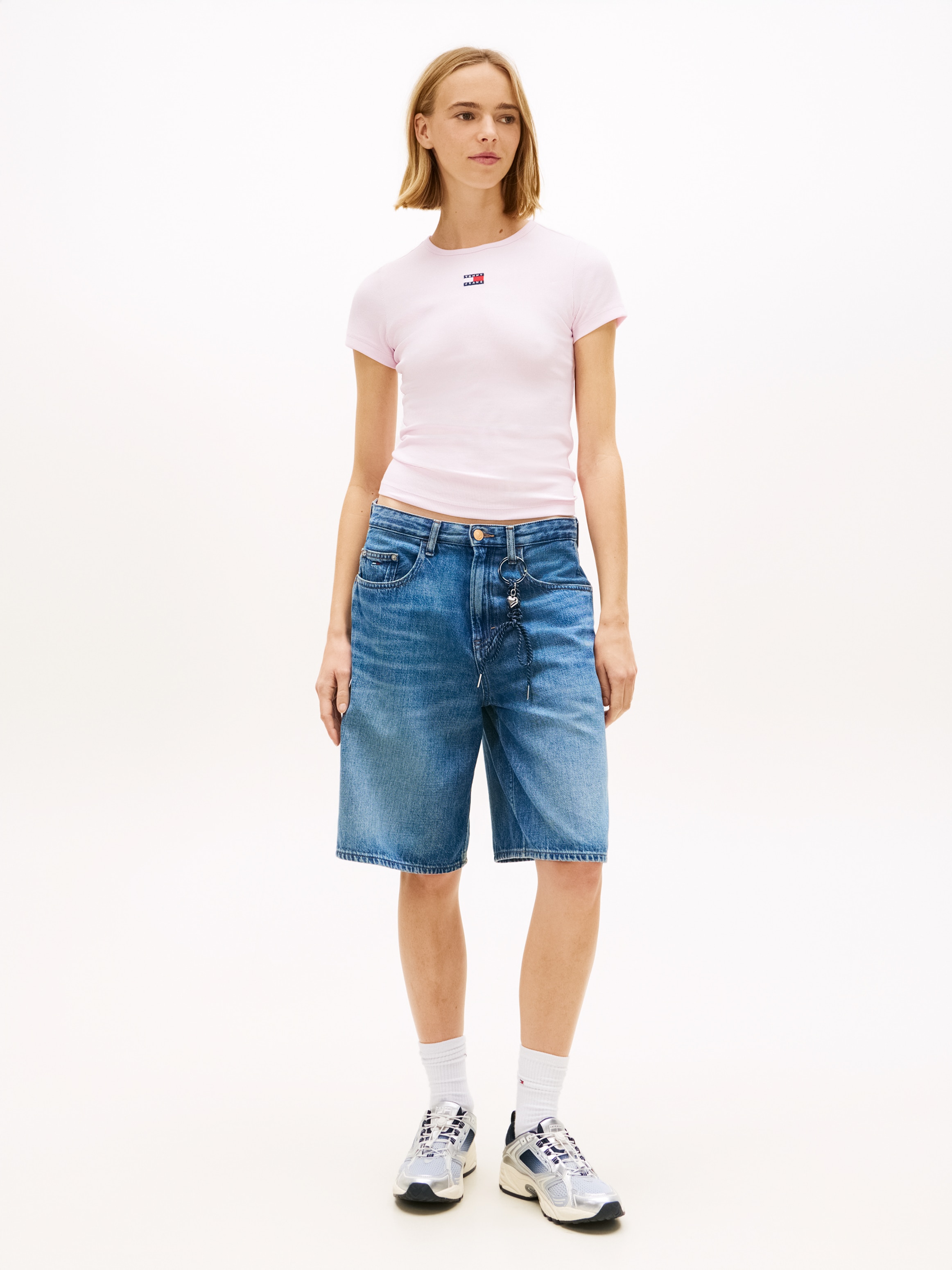 Tommy Jeans Kurzarmshirt »TJW SLIM BADGE RIB TEE« mit gerippter Struktur