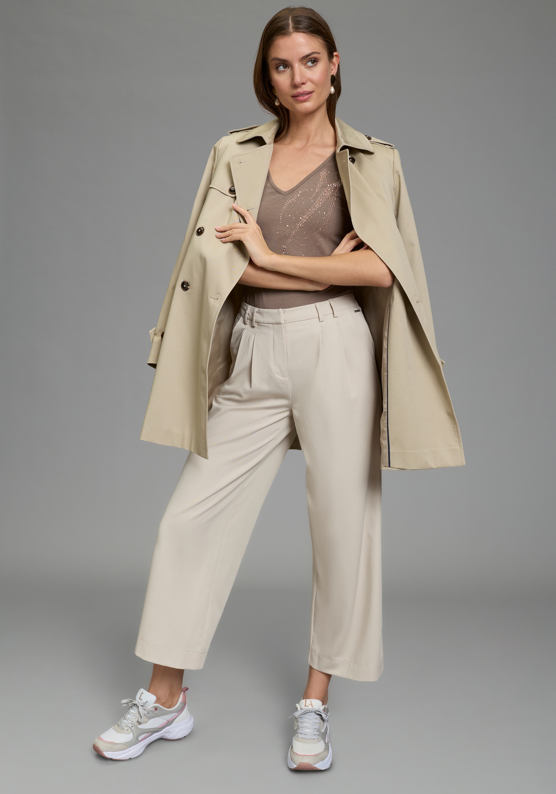 Melrose T-shirt taillierte Passform, tiefer V-Ausschnitt, aus elastischem Jersey