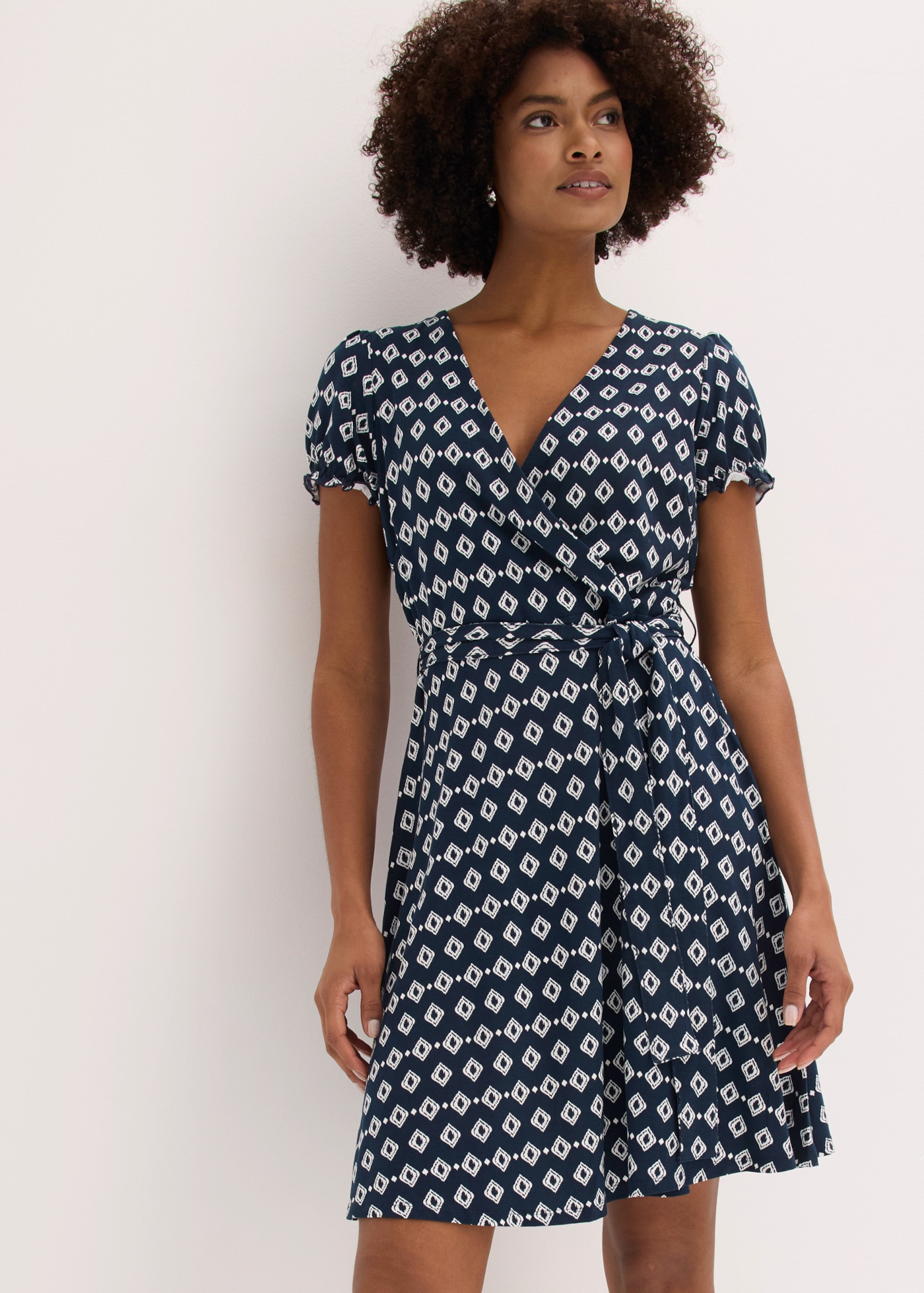 Image of bonprix Jerseykleid ausgestellte Passform, figurumspielendes Design, mit Allover-Print