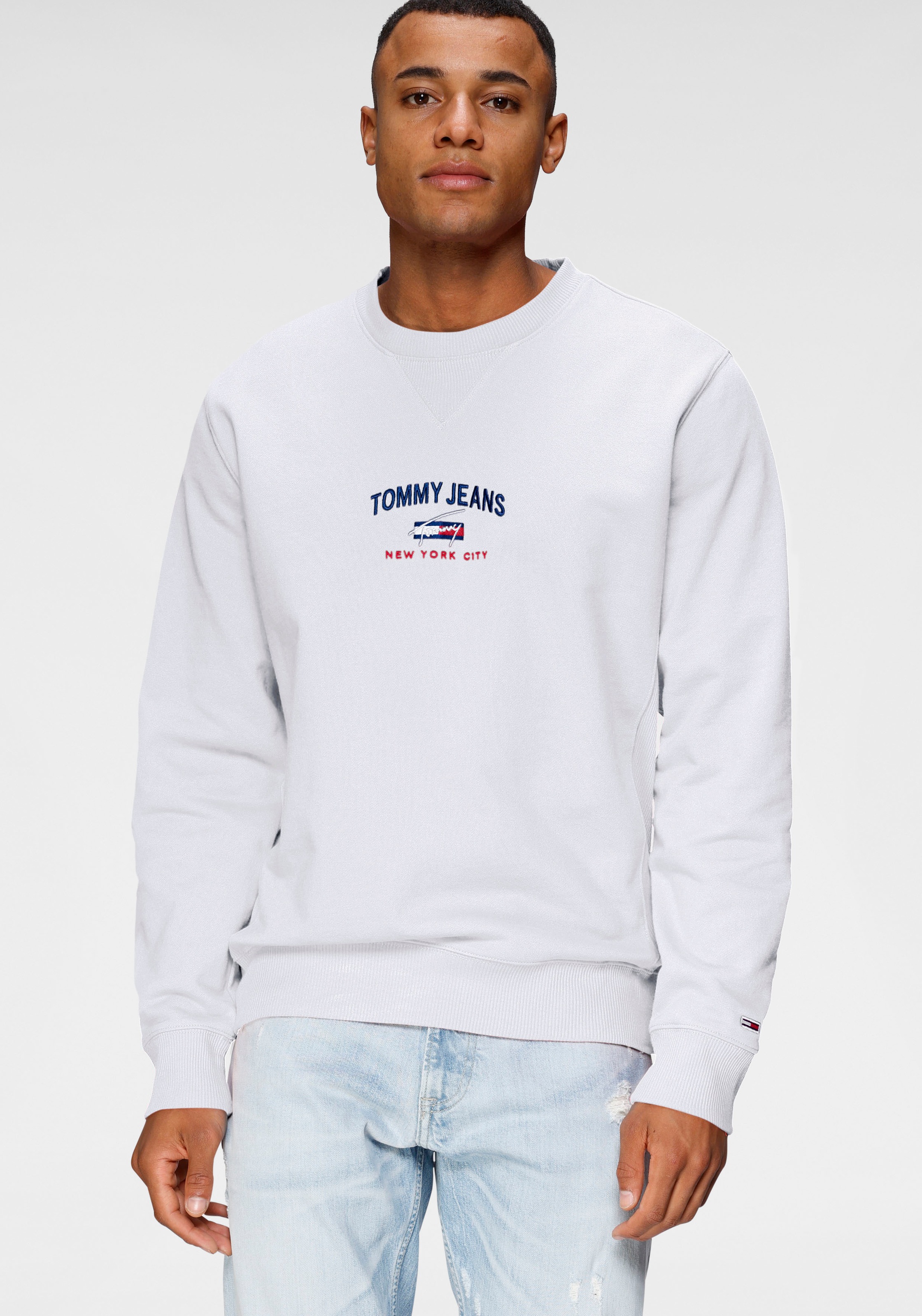 Image of Tommy Jeans Sweatshirt »TJM TIMELESS TOMMY CREW 1« bei Ackermann Versand Schweiz