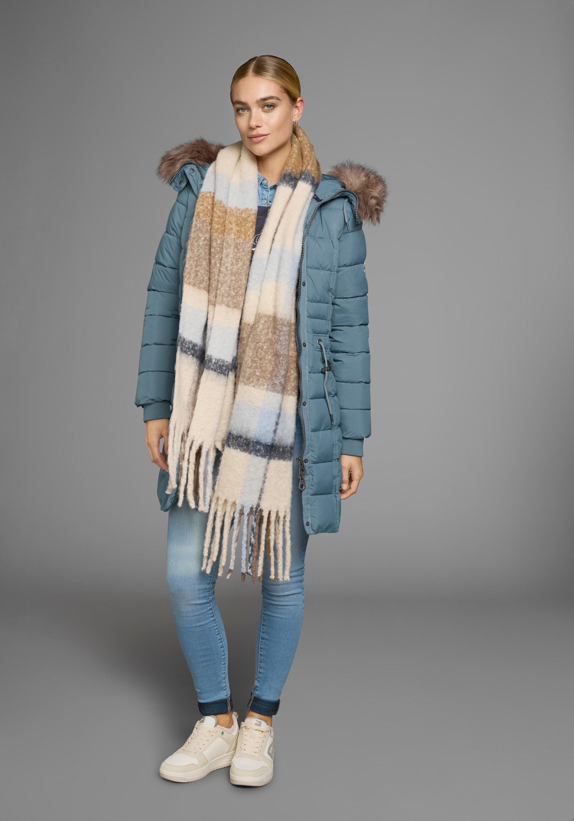 KangaROOS Steppjacke, mit Kapuze, figurbetonter Schnitt, mit Reissverschlusstaschen