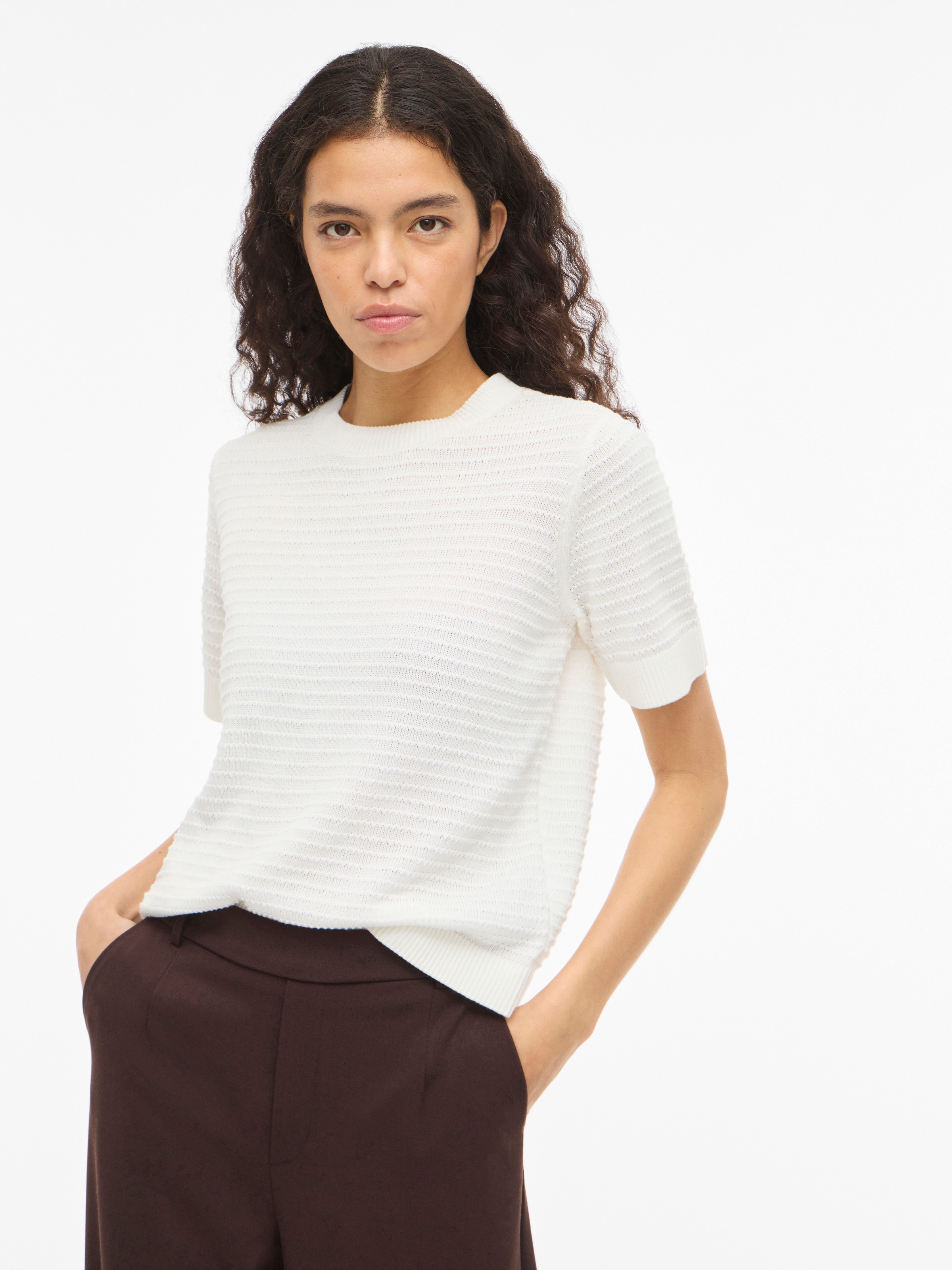 Image of Vila Kurzarmpullover "VILOLLO O-NECK S/S DETAIL KNIT TOP- NOOS"