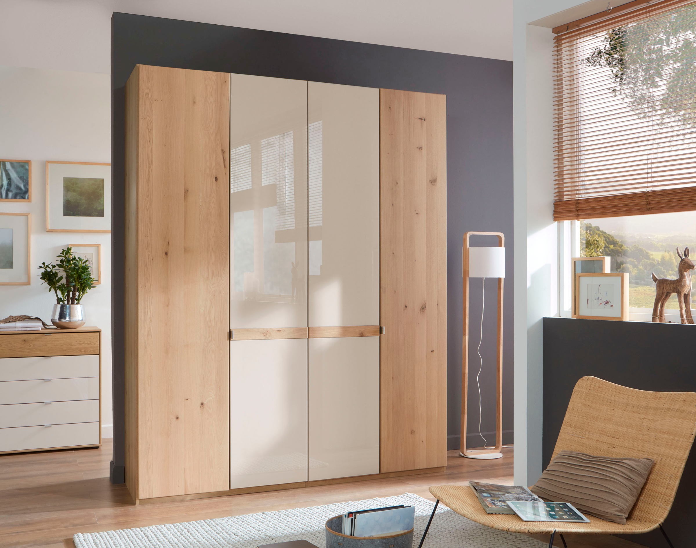 Image of WIEMANN Drehtürenschrank »Bari«, mit Glasfront und Massivholz-Absetzungen bei Ackermann Versand Schweiz