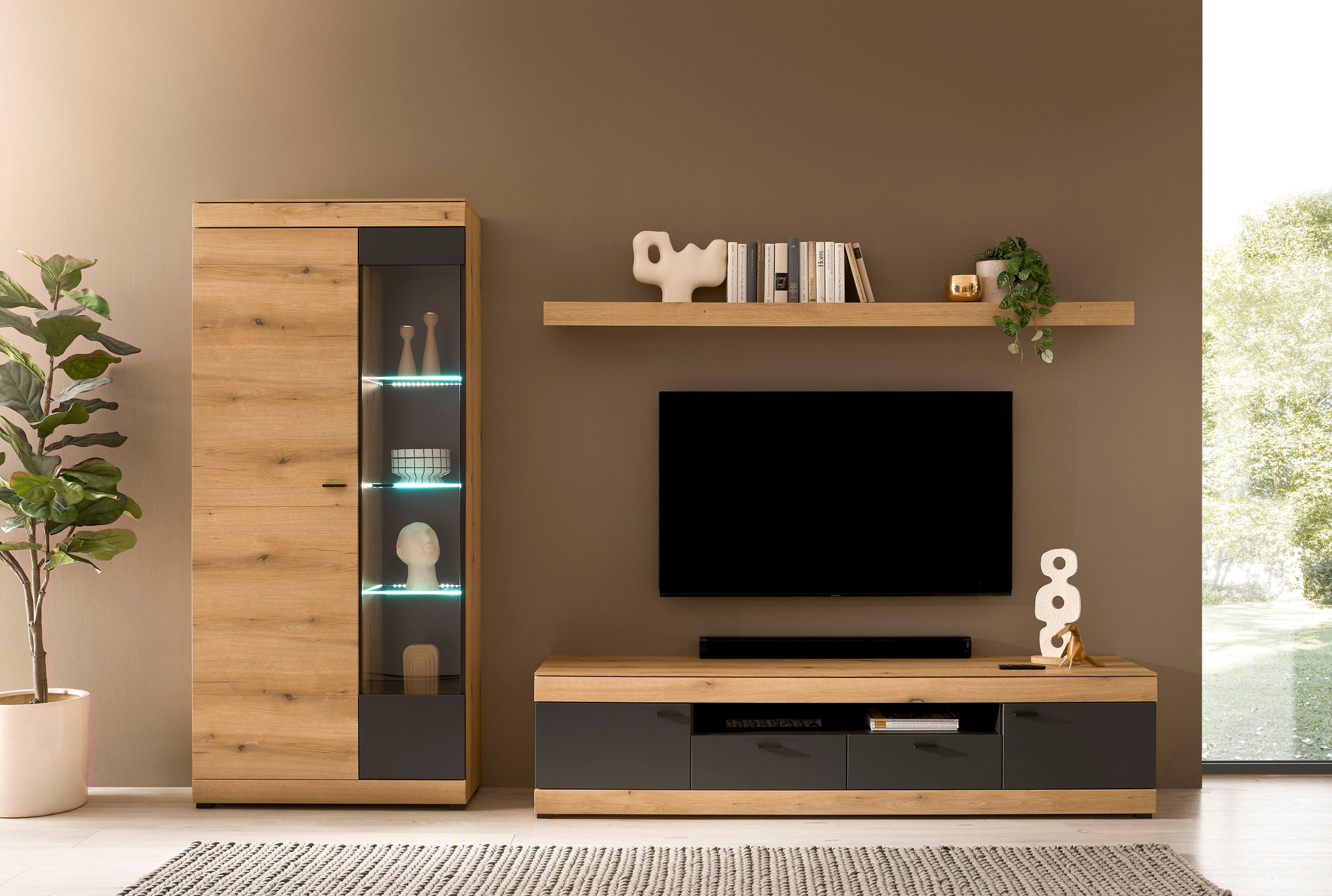 Home affaire Lowboard »Soleto, moderner TV-Schrank, Kommode, TV-Unterschrank« zeitlos, schwarze Griffe aus Metall, ausreichend Stauraum