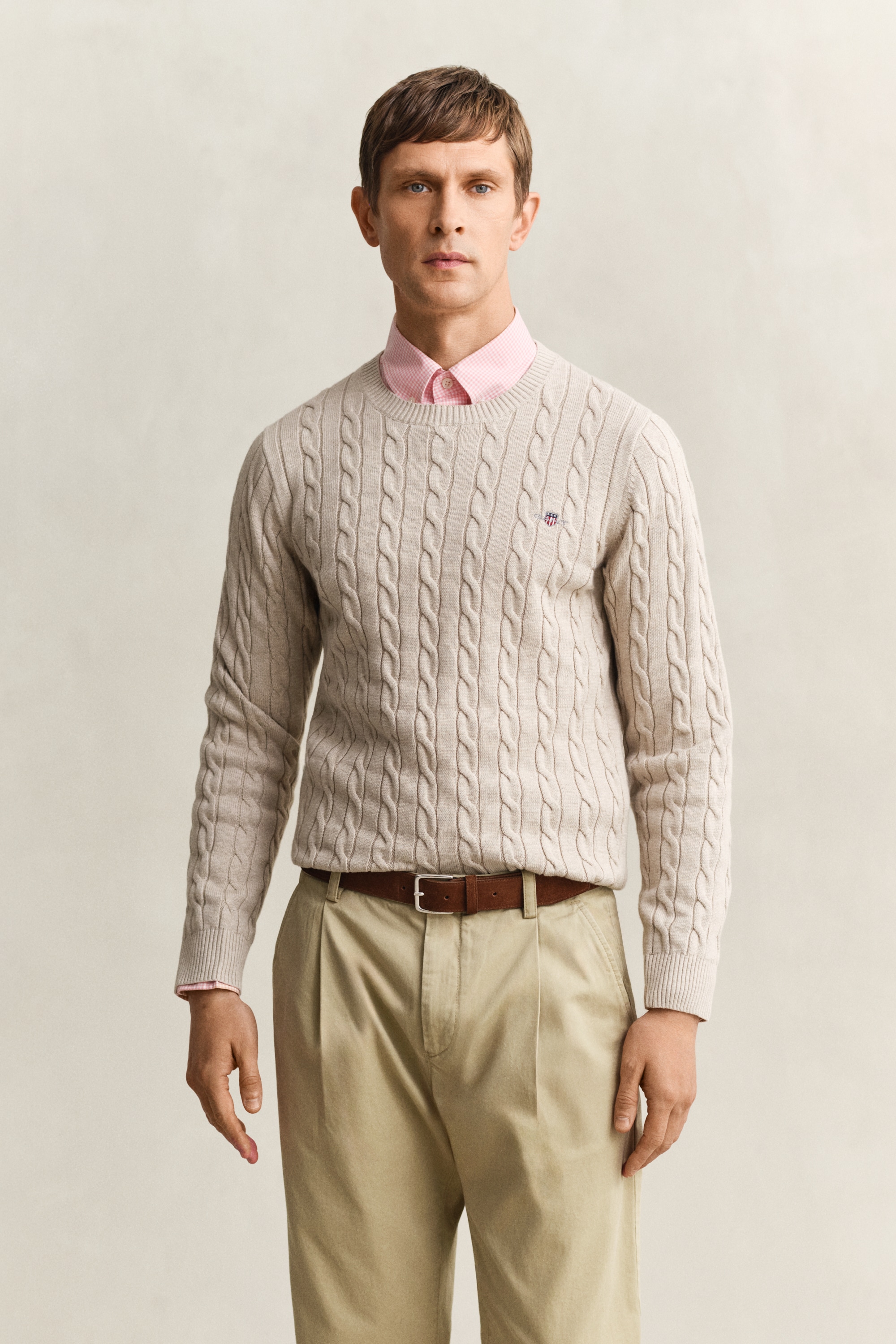 Gant Strickpullover »COTTON CABLE C-NECK« mit Wappen-Logostickerei auf der Brust