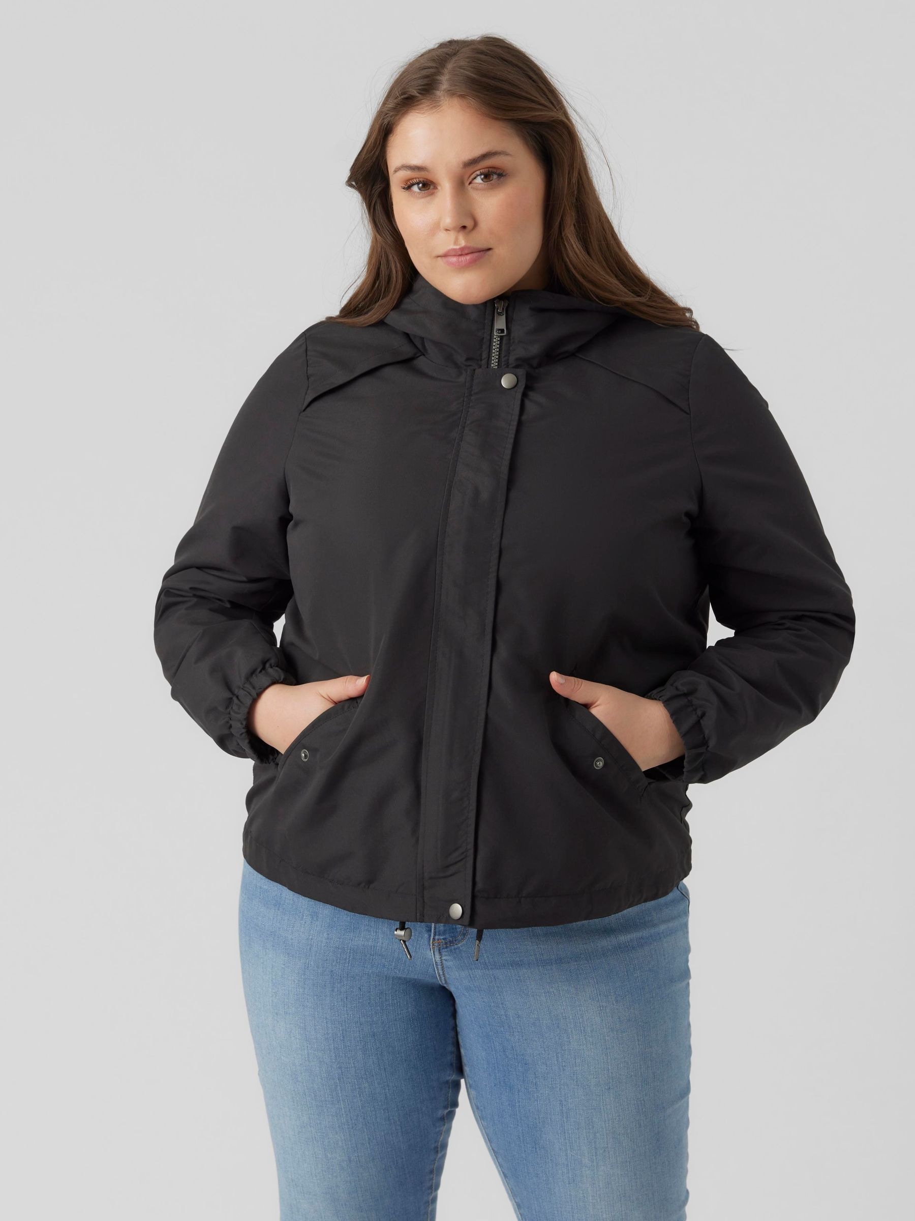 Image of Vero Moda Curve Parka "VMCZOA SHORT PARKA NOOS CUR" mit Kapuze der perfekte Parka für die Übergangszeit