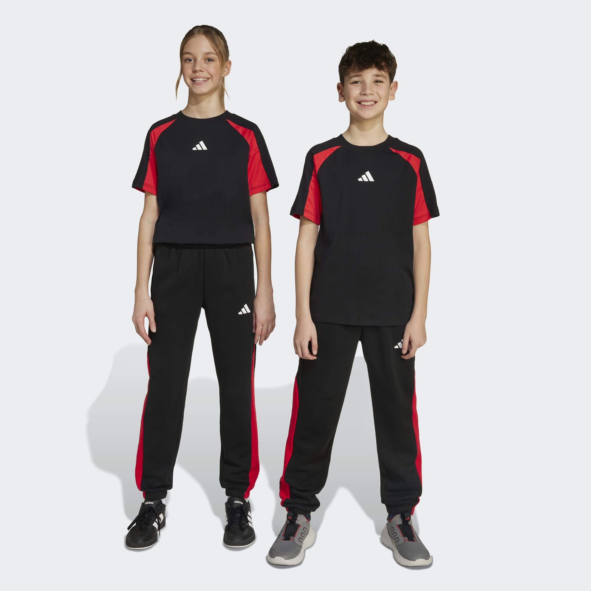 adidas Sportswear Pantalon de sport »SEASONAL ESSENTIALS COLORBLOCK KIDS«