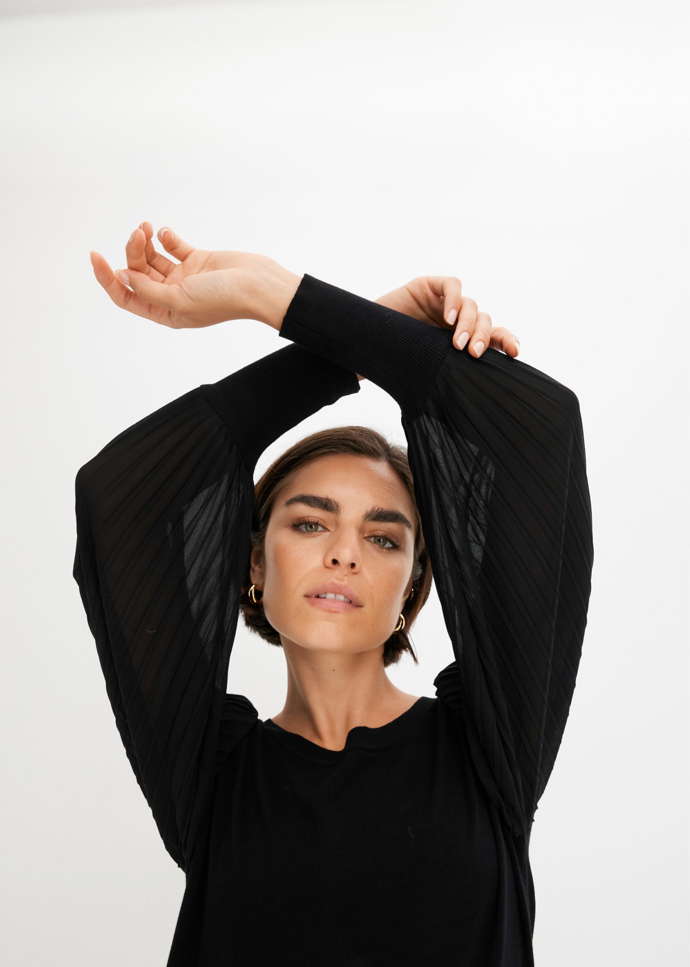 bonprix Pull en tricot »Feinstrickpullover aus fliessendem Viskose-Mix« aus Viskose-Mix, Loose fit, mit extravaganter Ärmelform