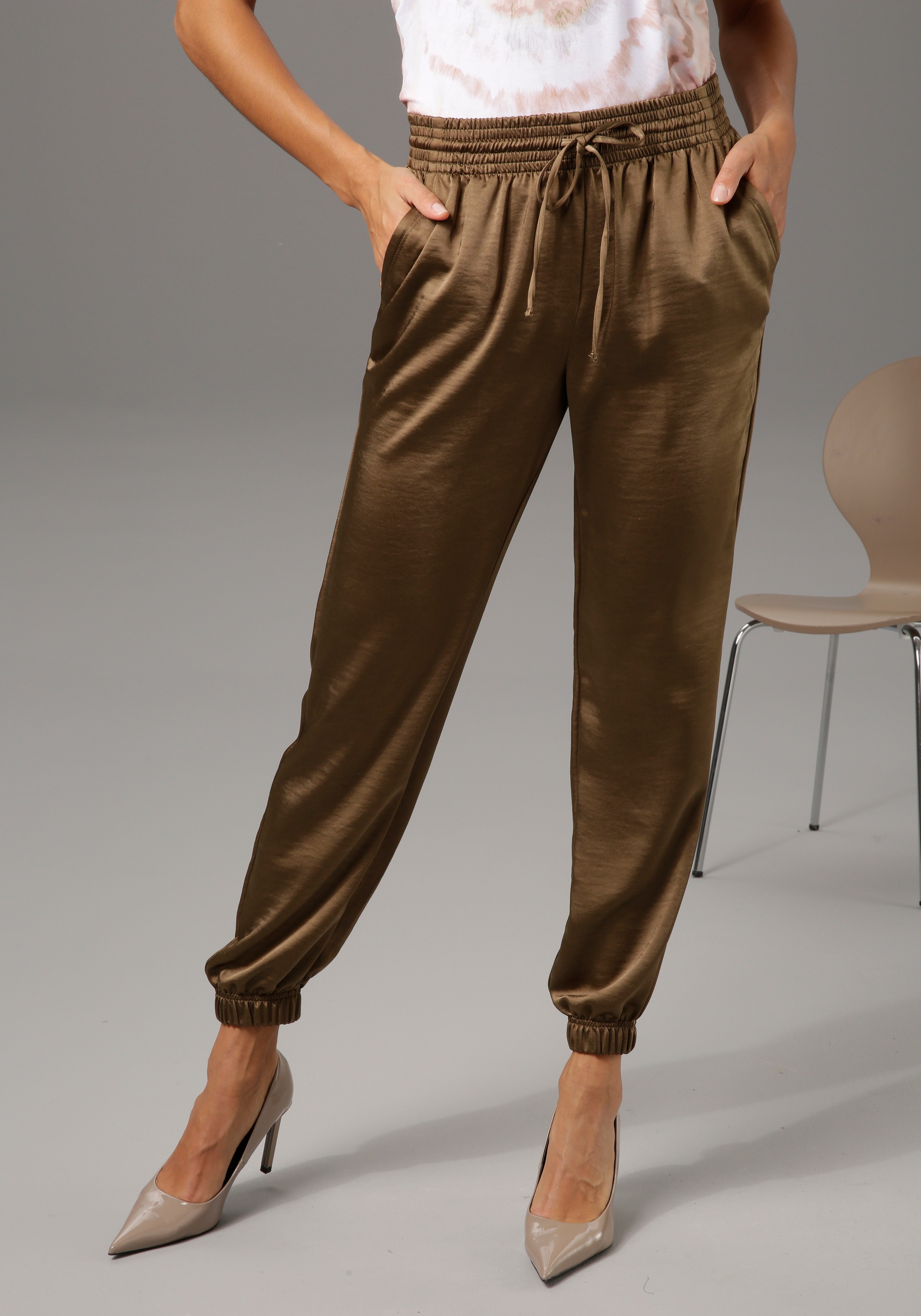 Image of Aniston CASUAL Jogginghose, in glänzender Satin-Qualität bei Ackermann Versand Schweiz