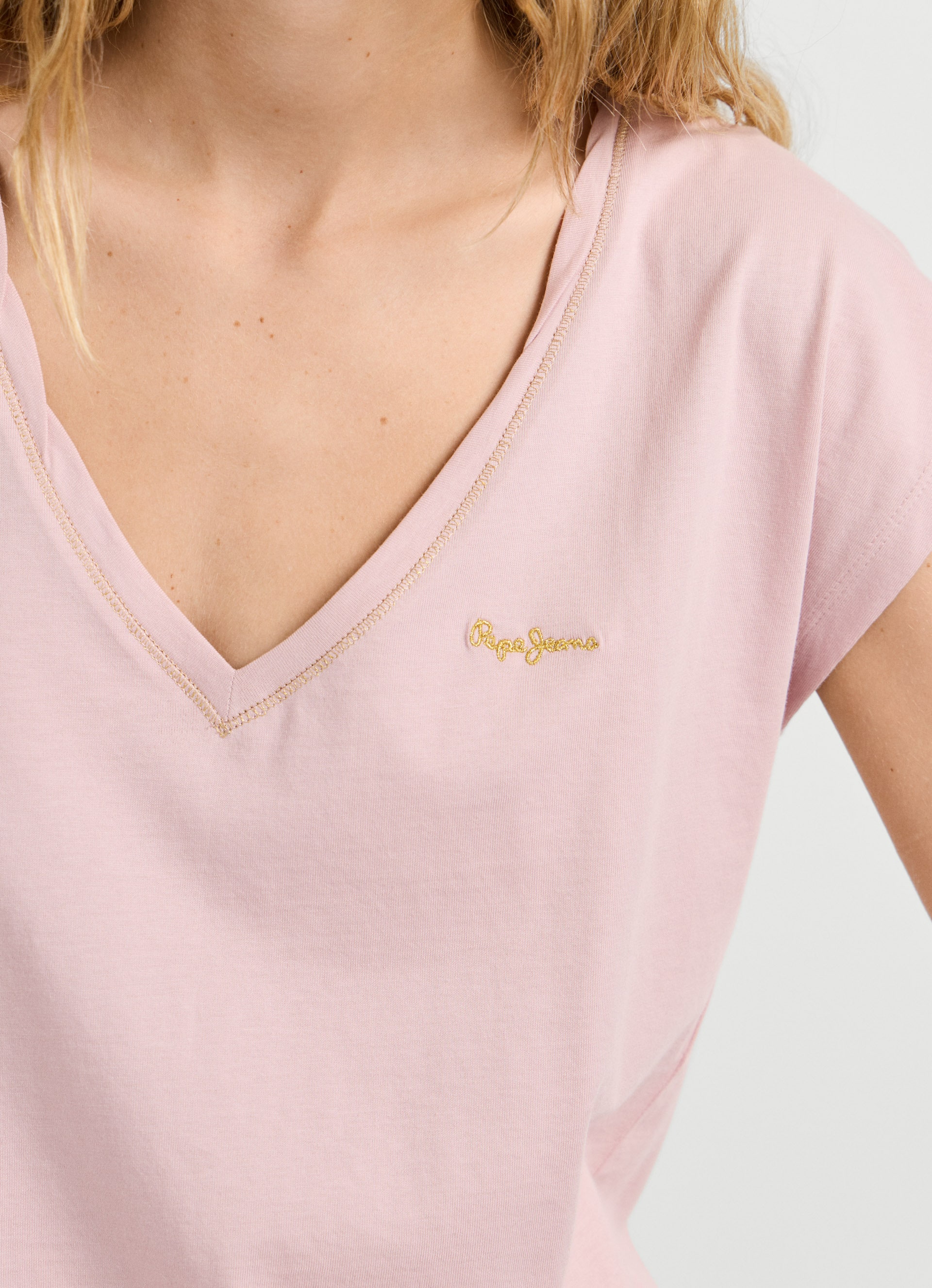 Pepe Jeans T-shirt »CLOE« Col en V, broderie logo