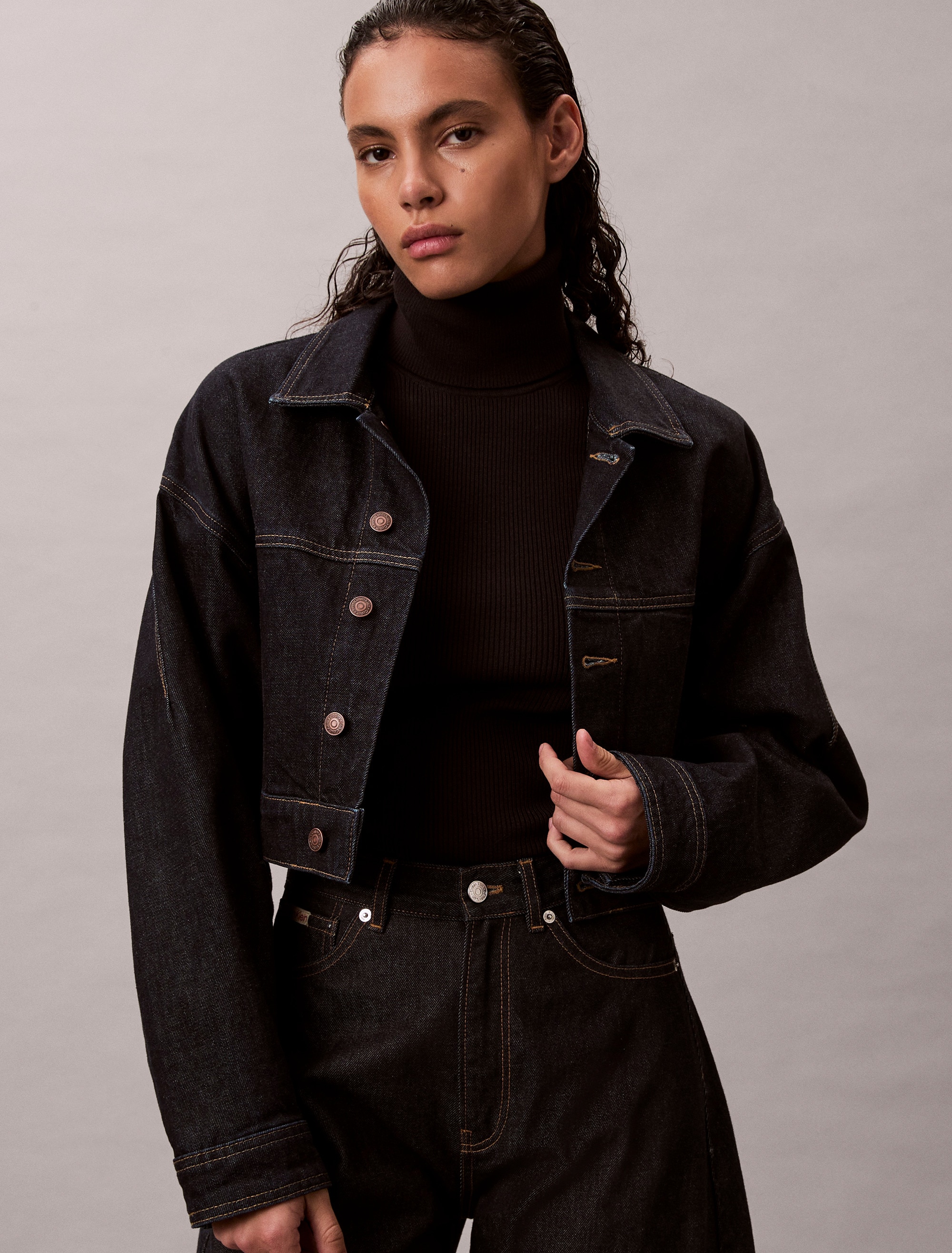 Calvin Klein Jeans Rollkragenpullover Rippstrick, figurbetonte Passform, Markenlabel