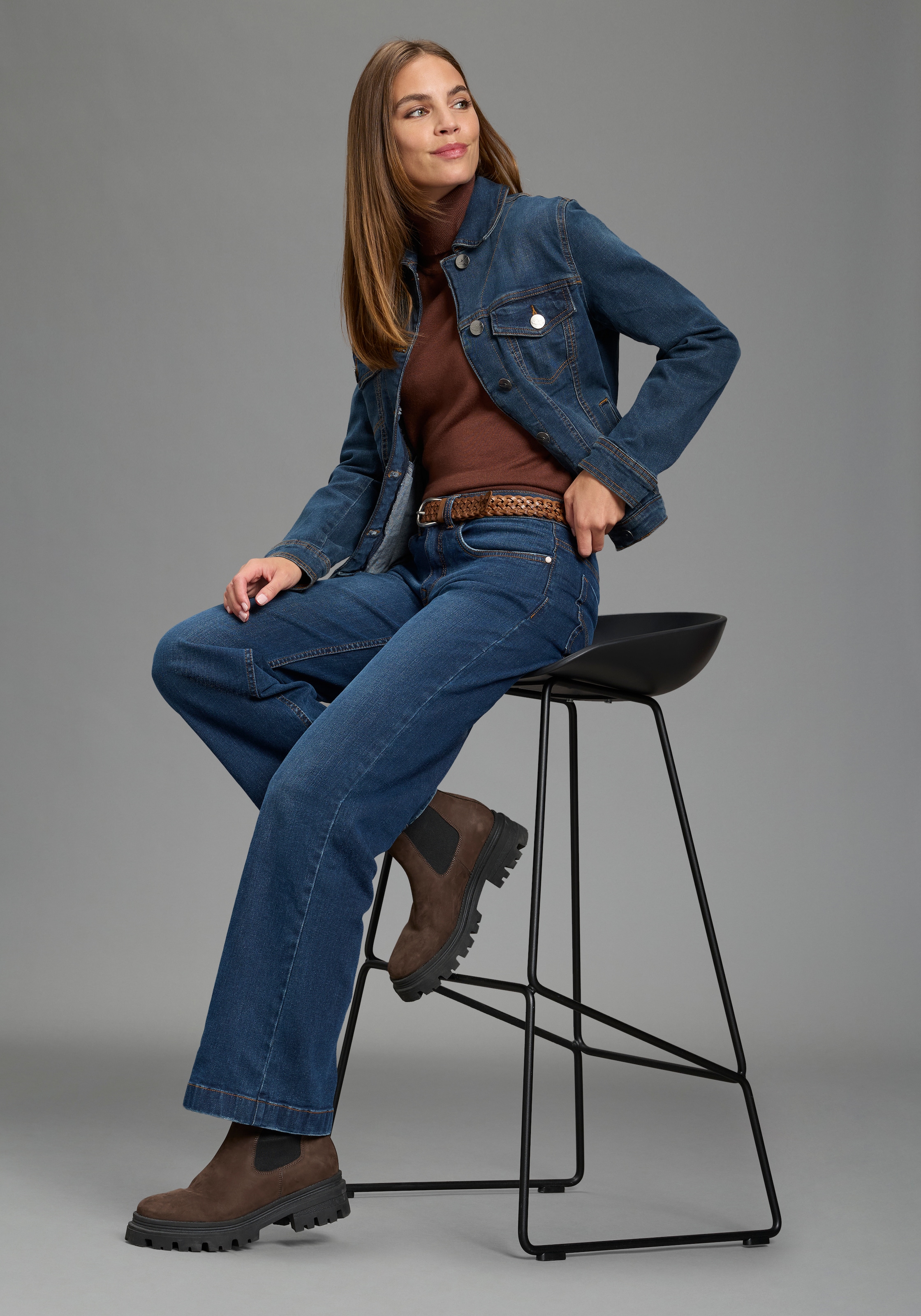 Arizona Jeans large »mit modischem Beinverlauf« coupe jambe droite, longueur cheville, taille normale