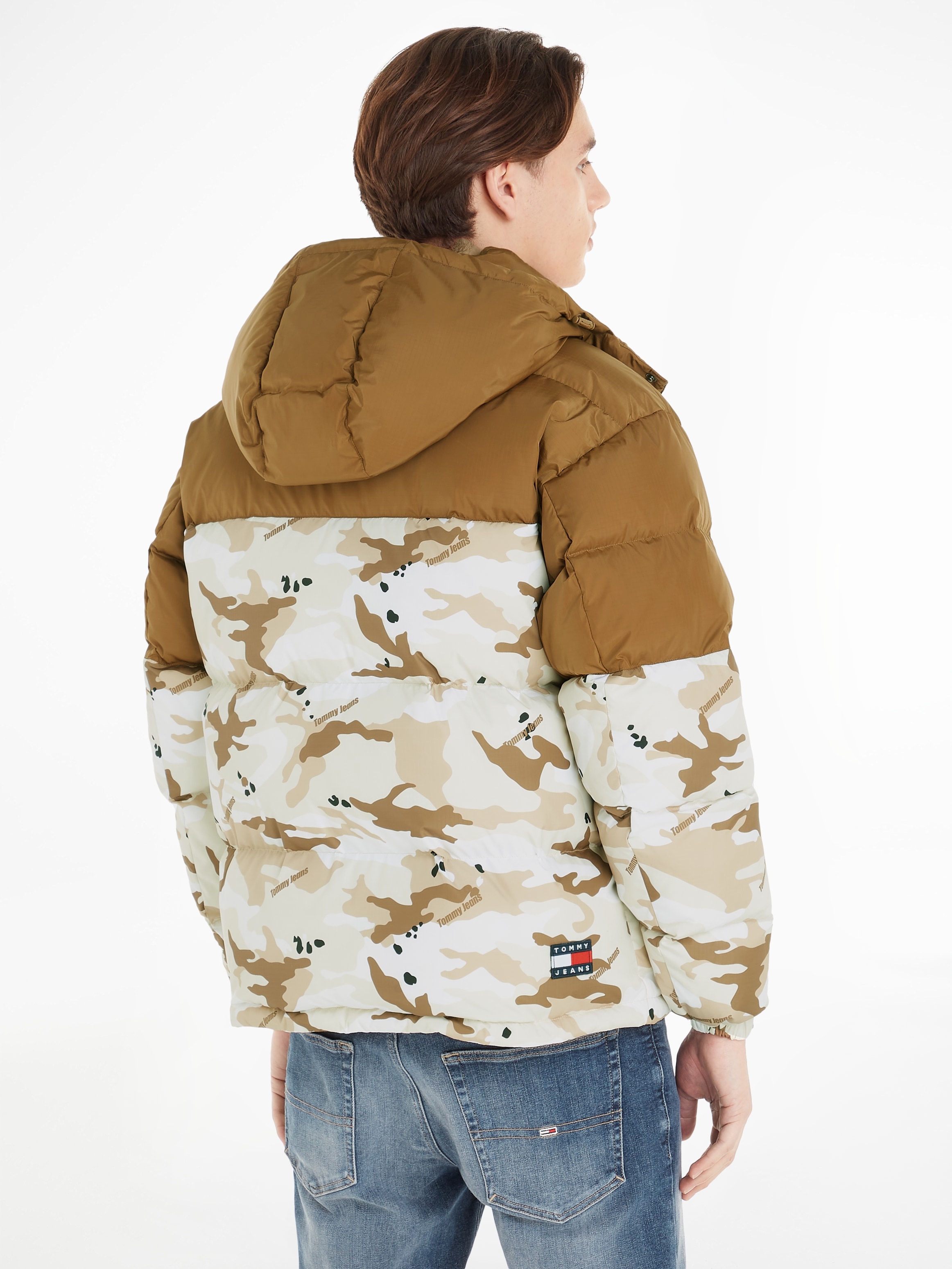 Tommy Jeans Steppjacke »TJM CLBK AOP ALASKA PUFFER«, mit Kapuze