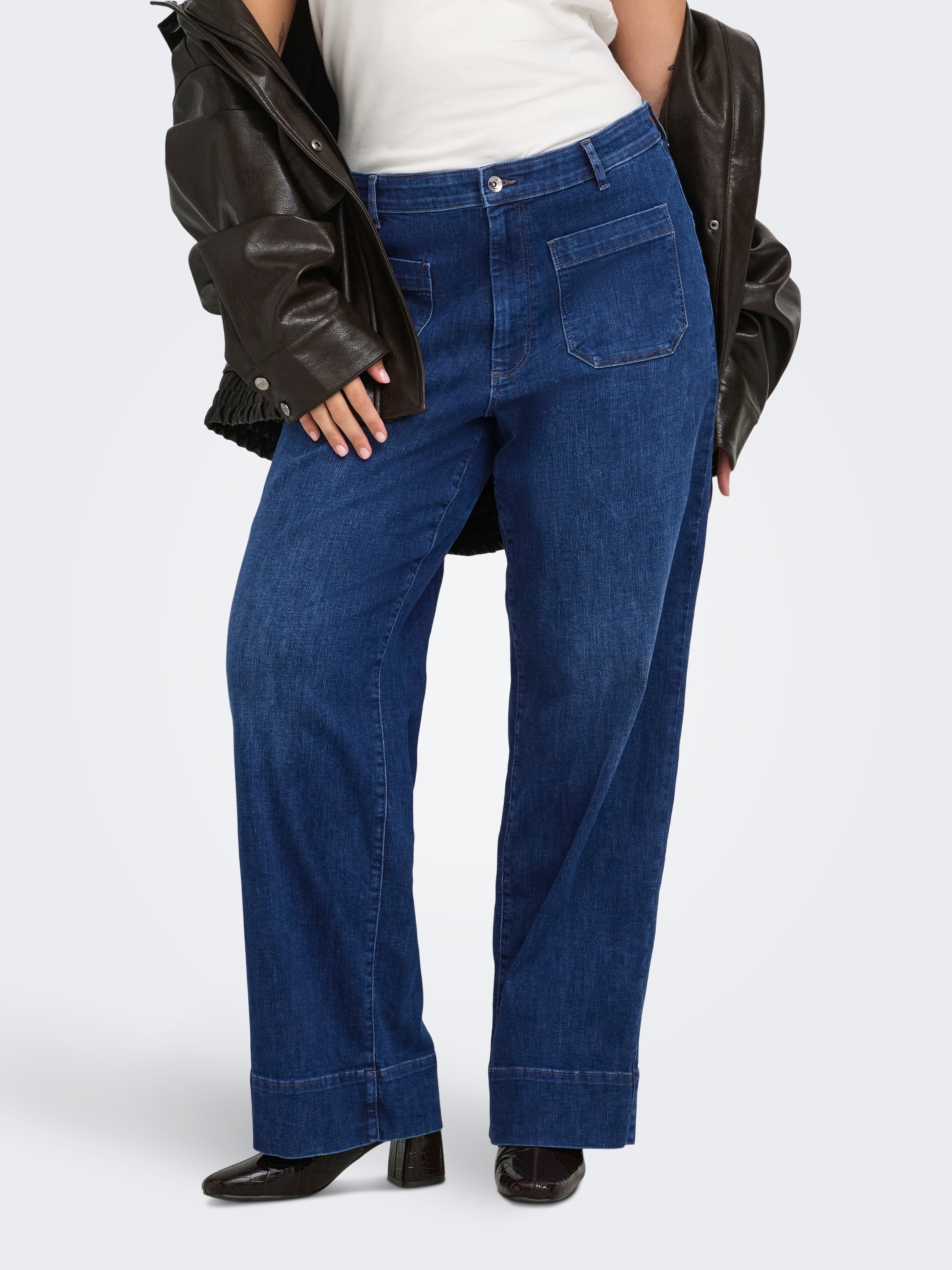 Image of ONLY CARMAKOMA High-waist-Jeans "CARMADISON-WAUW HW POCKET WIDE BOX NOOS" Baumwollmischung, High Waist, sanft gewaschener dunkler Denim-Look