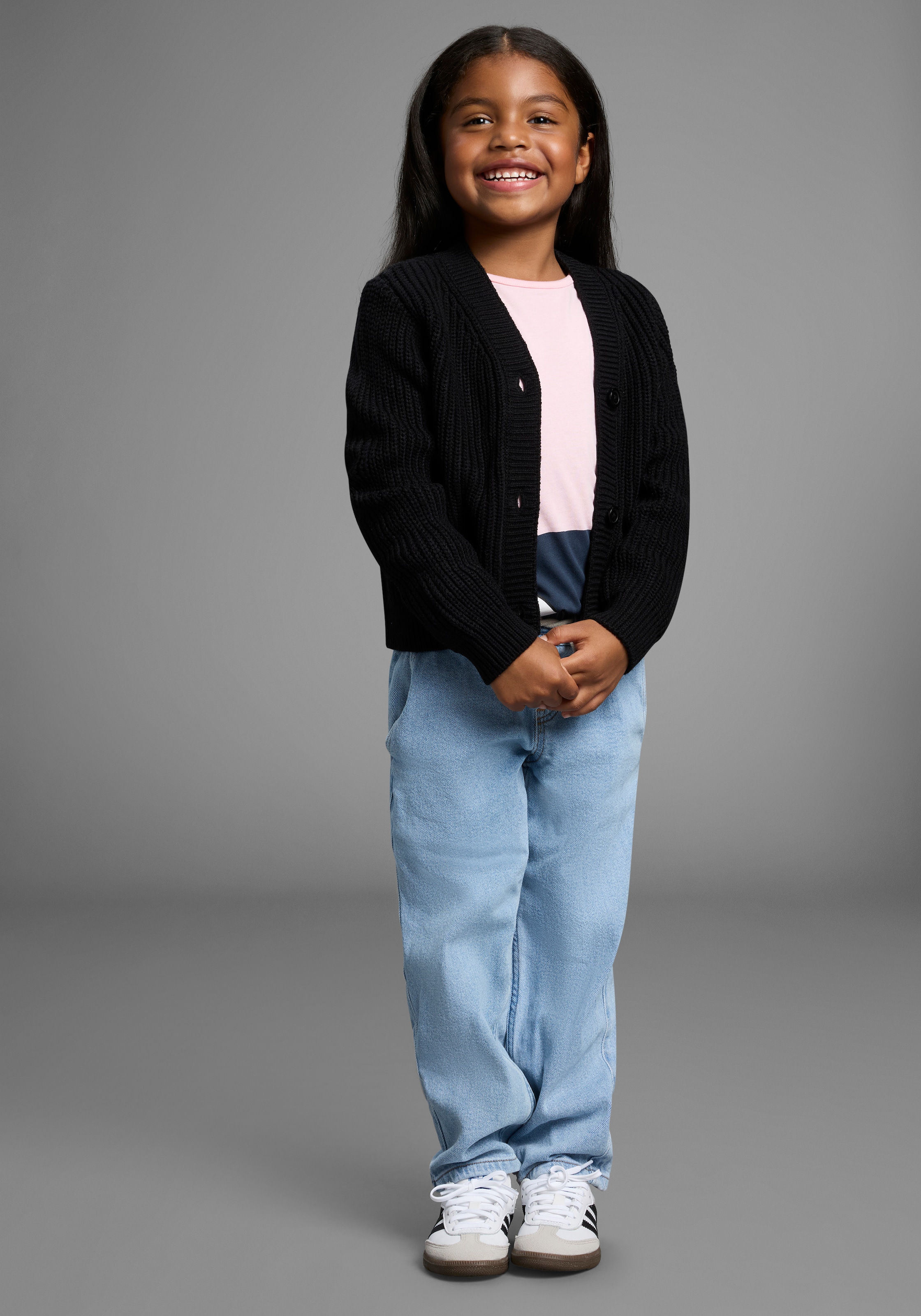 KIDSWORLD Veste en tricot »Strickjacke Basic-Style« Strickjacke, toll zu allem zu kombinieren