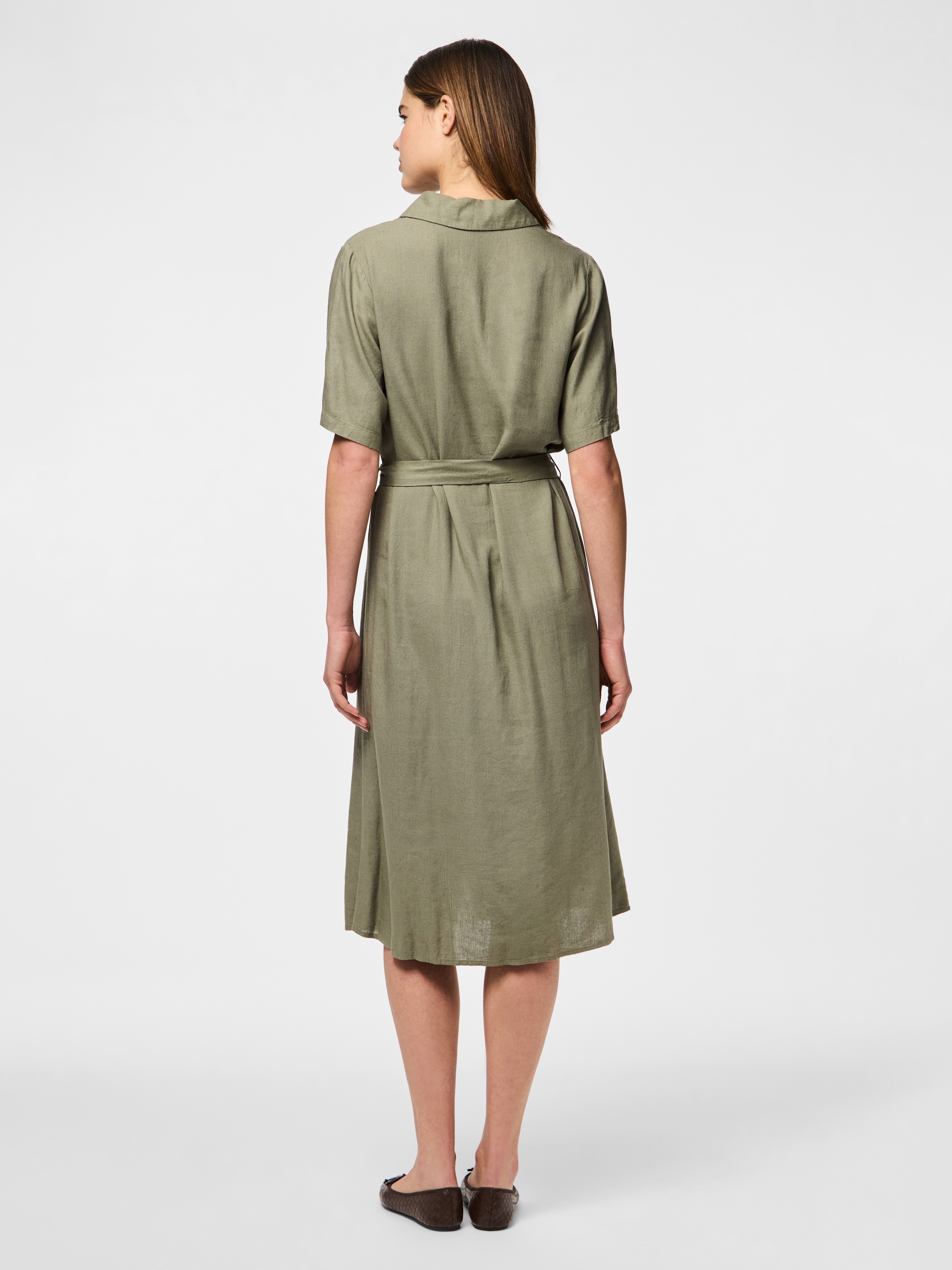 pieces Robe chemisier »PCPIA 2/4 MIDI SHIRT DRESS WVN NOOS« Poche poitrine avec ceinture à nouer