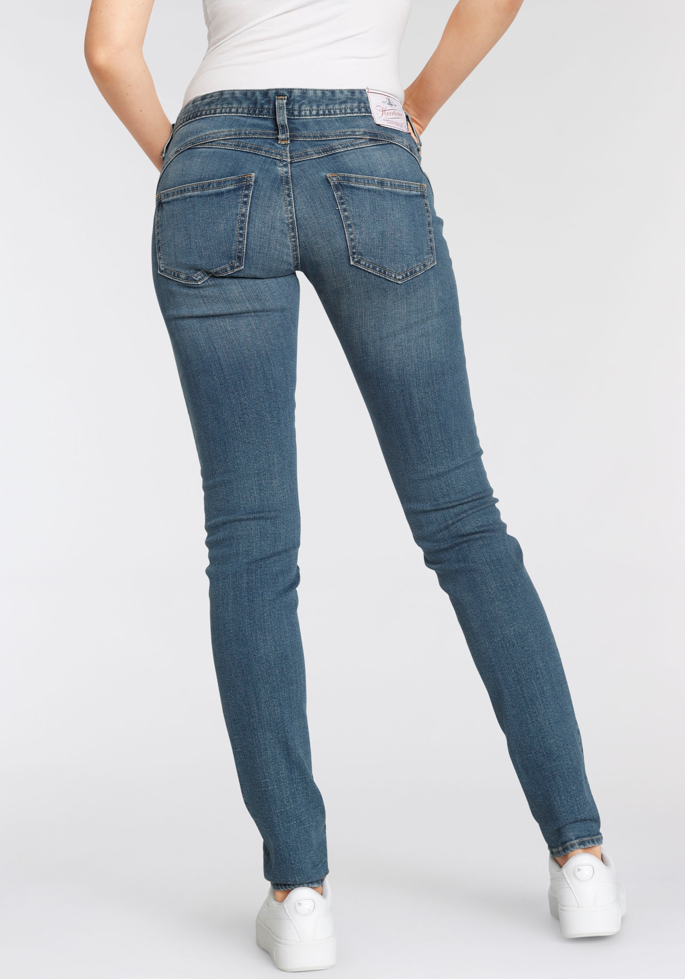 Herrlicher Slim-fit-Jeans »GINA RECYCLED DENIM«, mit seitlichem Keileinsatz