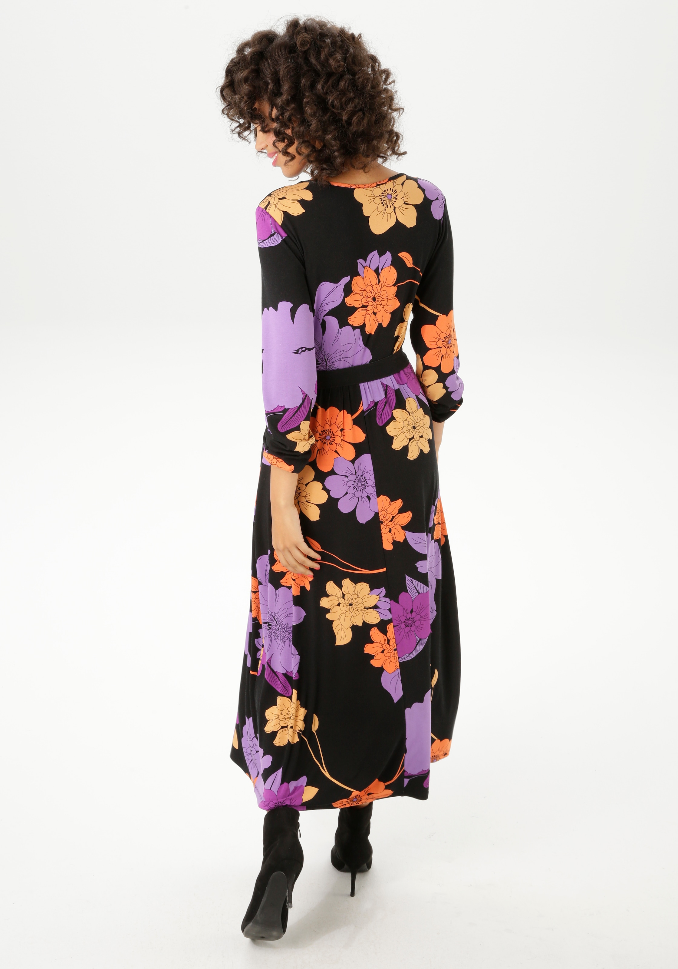 Aniston CASUAL Maxikleid, (mit abnehmbarem Bindeband), mit grossflächigen, farbharmonischen Blumen bedruckt