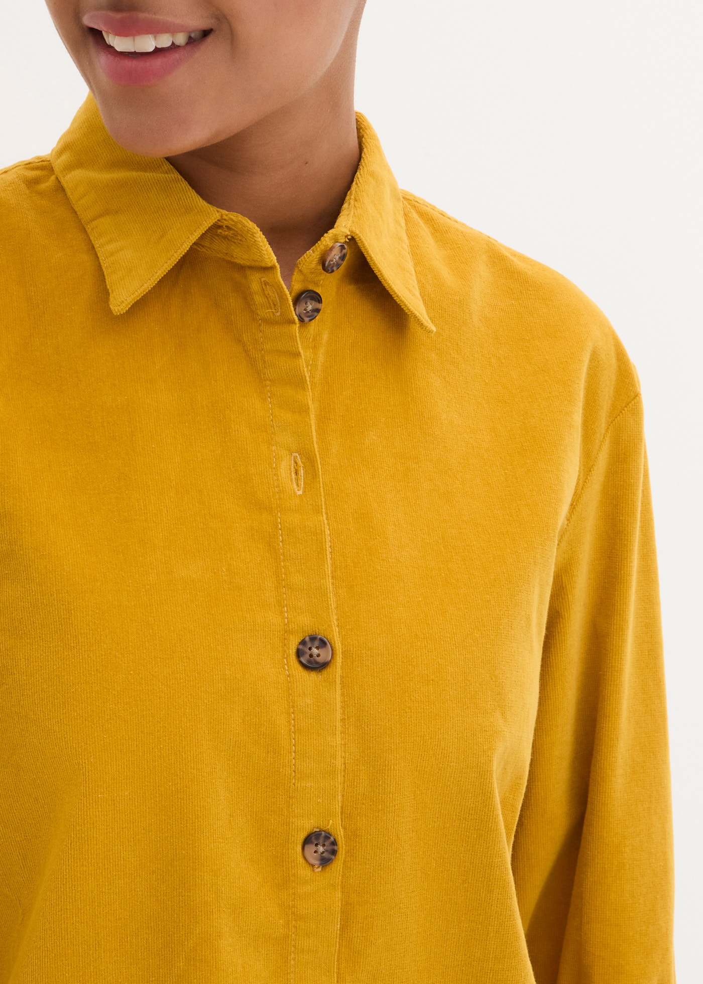 bonprix Langarmbluse »Cord-Hemd mit Seitenschlitz« lockere Passform, für den Alltag, aus Cord, mit Hemdblusenkragen