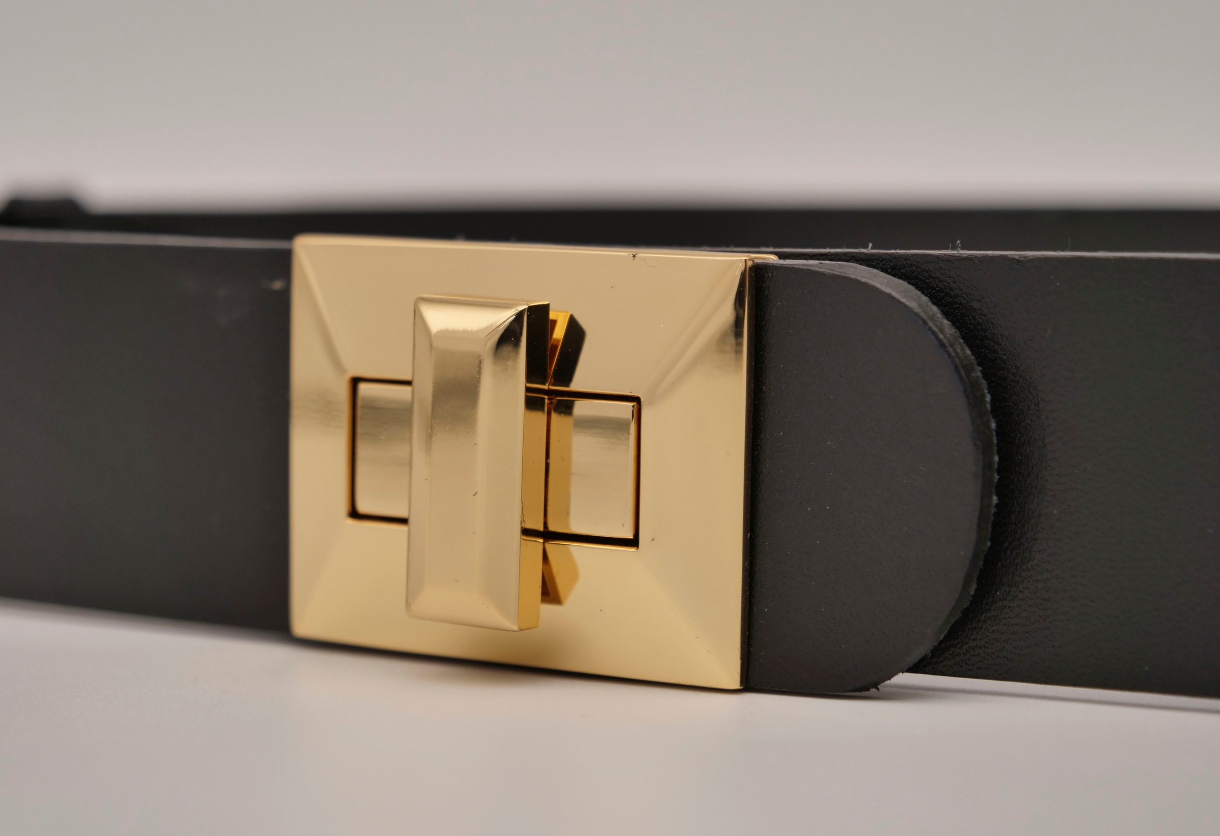 AnnaMatoni Ledergürtel, mit goldfarbenener Schliesse