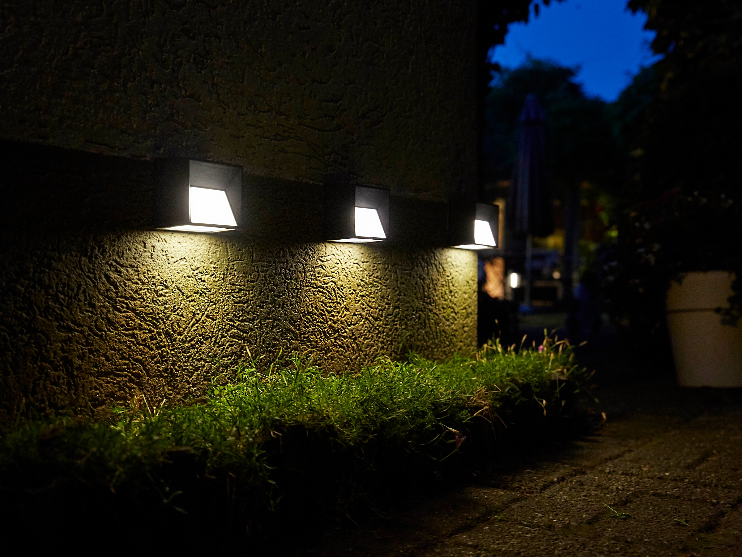 LUXFORM Aussen-Wandleuchte »Solar-Intelligente Hybrid-Wandleuchte - Maryland« LED-Modul 1 Stk. Nach oben und unten strahlende Wandleuchte