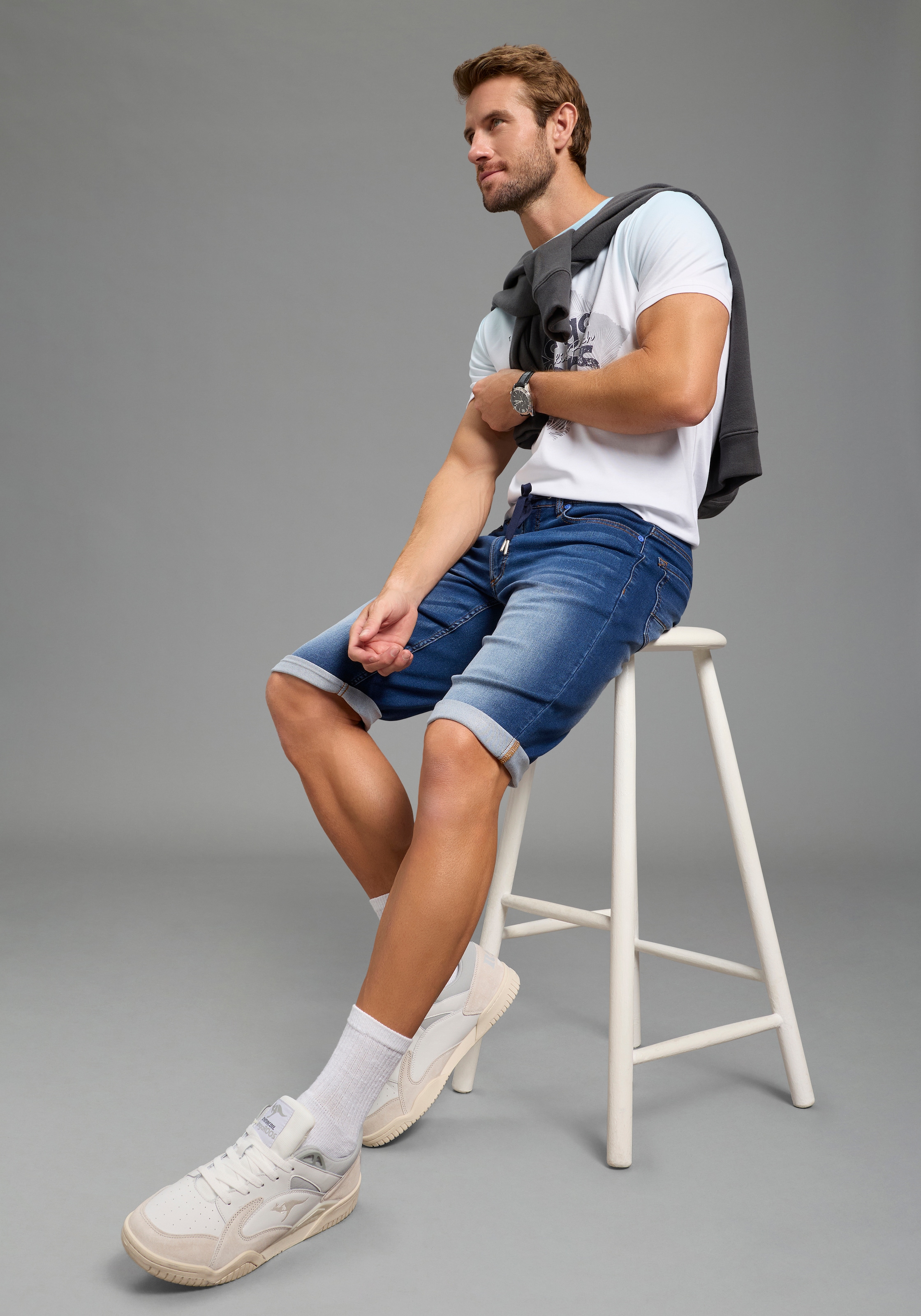 KangaROOS Jogg-Jeansbermudas Regular Fit, gerade geschnittenes Bein