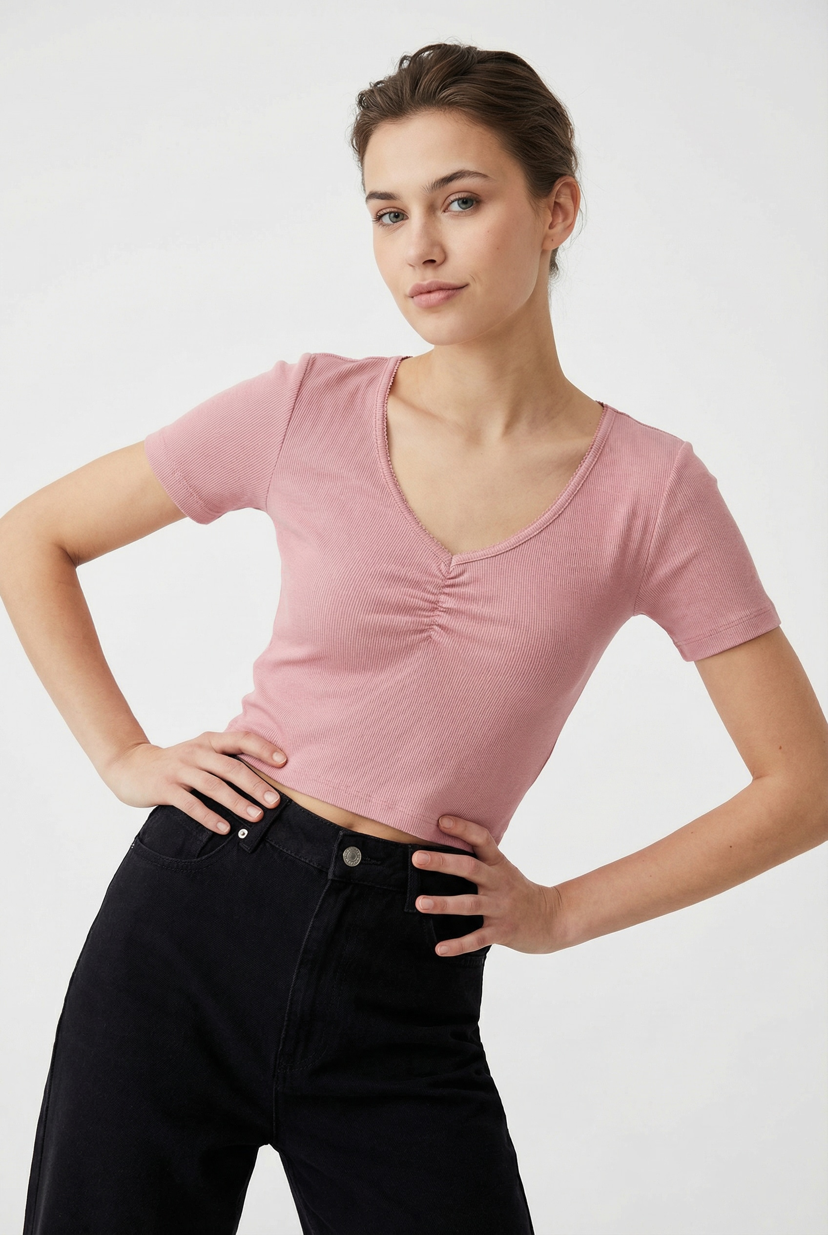 Image of ONLY Kurzarmshirt "ONLBETTY LIFE S/S SCALLOP V-NECK CC JRS" mit Raffung am Ausschnitt