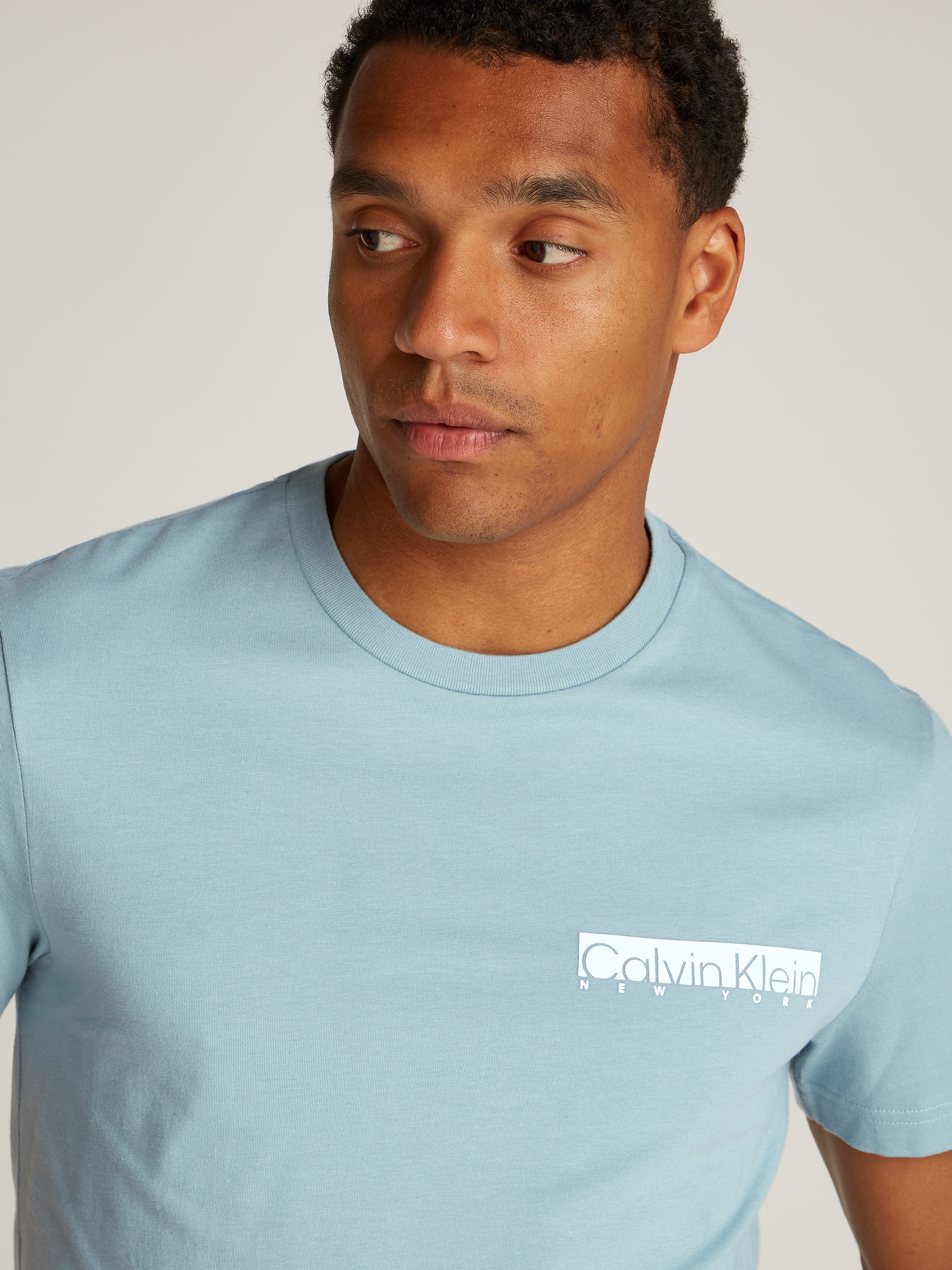 Calvin Klein Rundhalsshirt »NY CHEST BOX LOGO T-SHIRT«, mit Logoprint