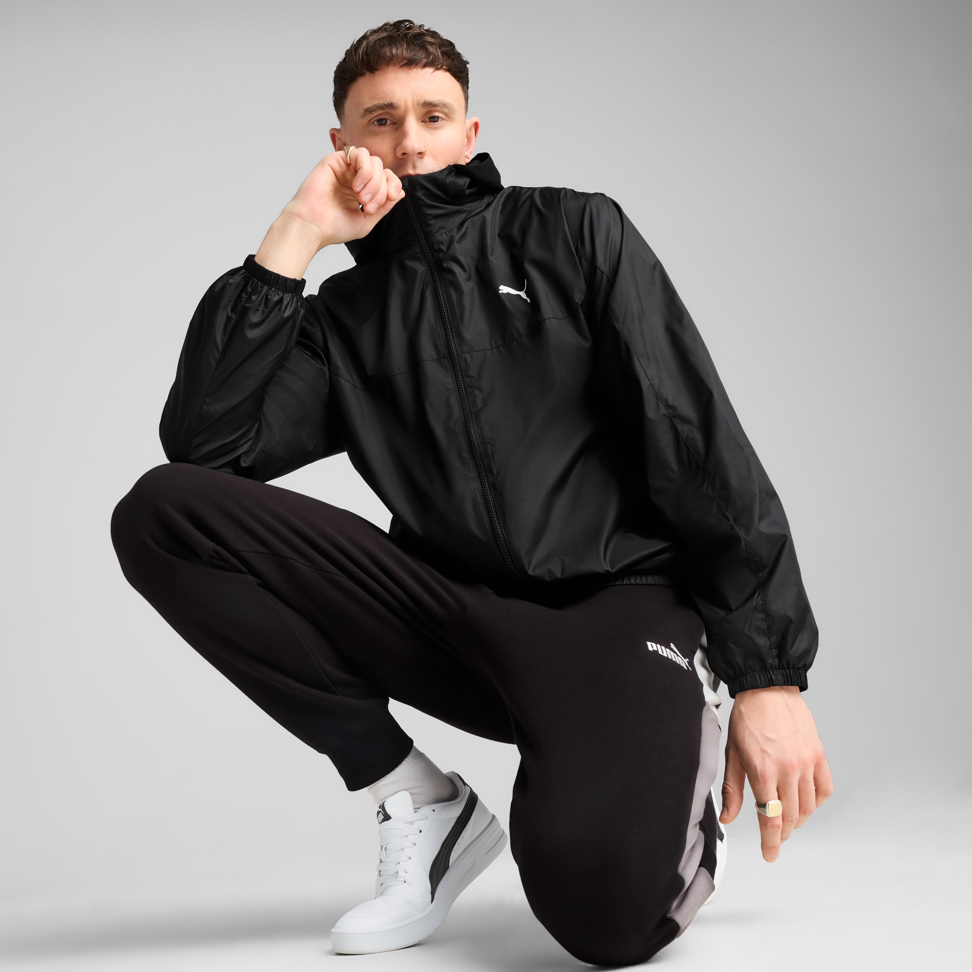 Image of PUMA Windbreaker "ESS REGULAR WINDBREAKER" mit Kapuze mit kuscheliger Kapuze, wasserabweisend, mit Eingrifftaschen hinten