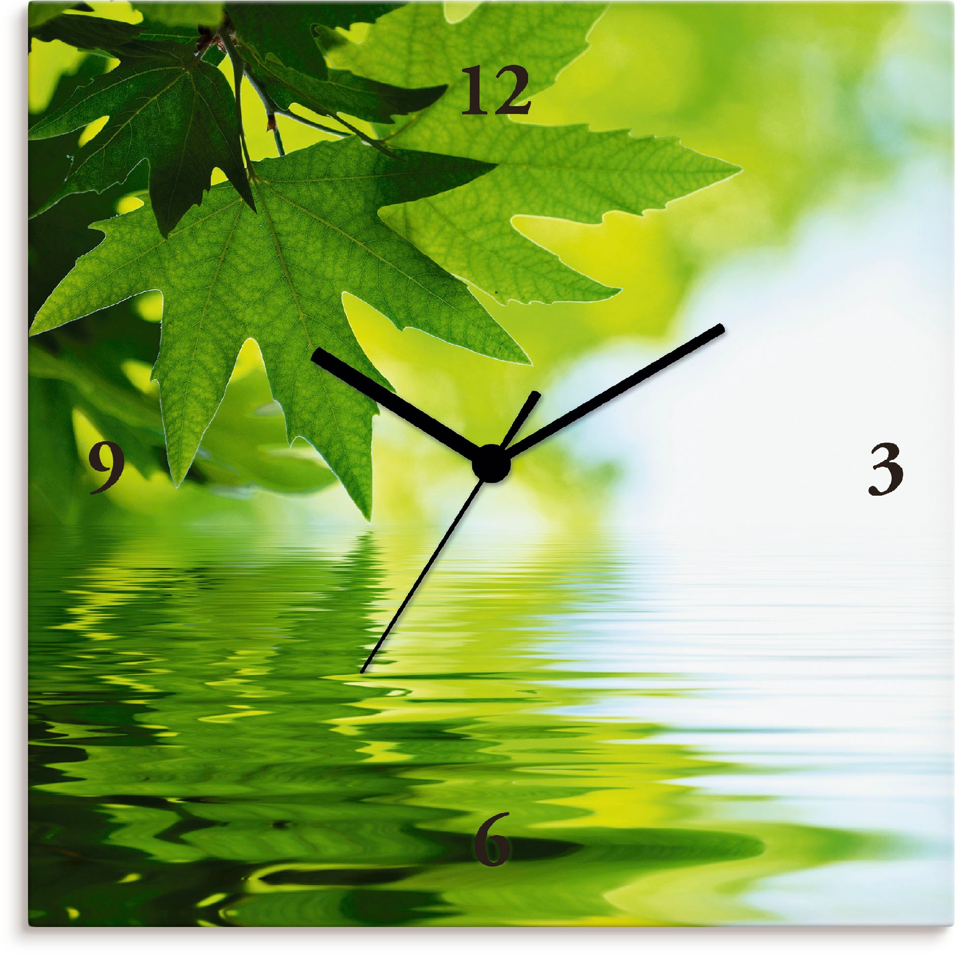 Wanduhr »Grüne Blätter reflektieren im Wasser«, wahlweise mit Quarz- oder Funkuhrwerk,...