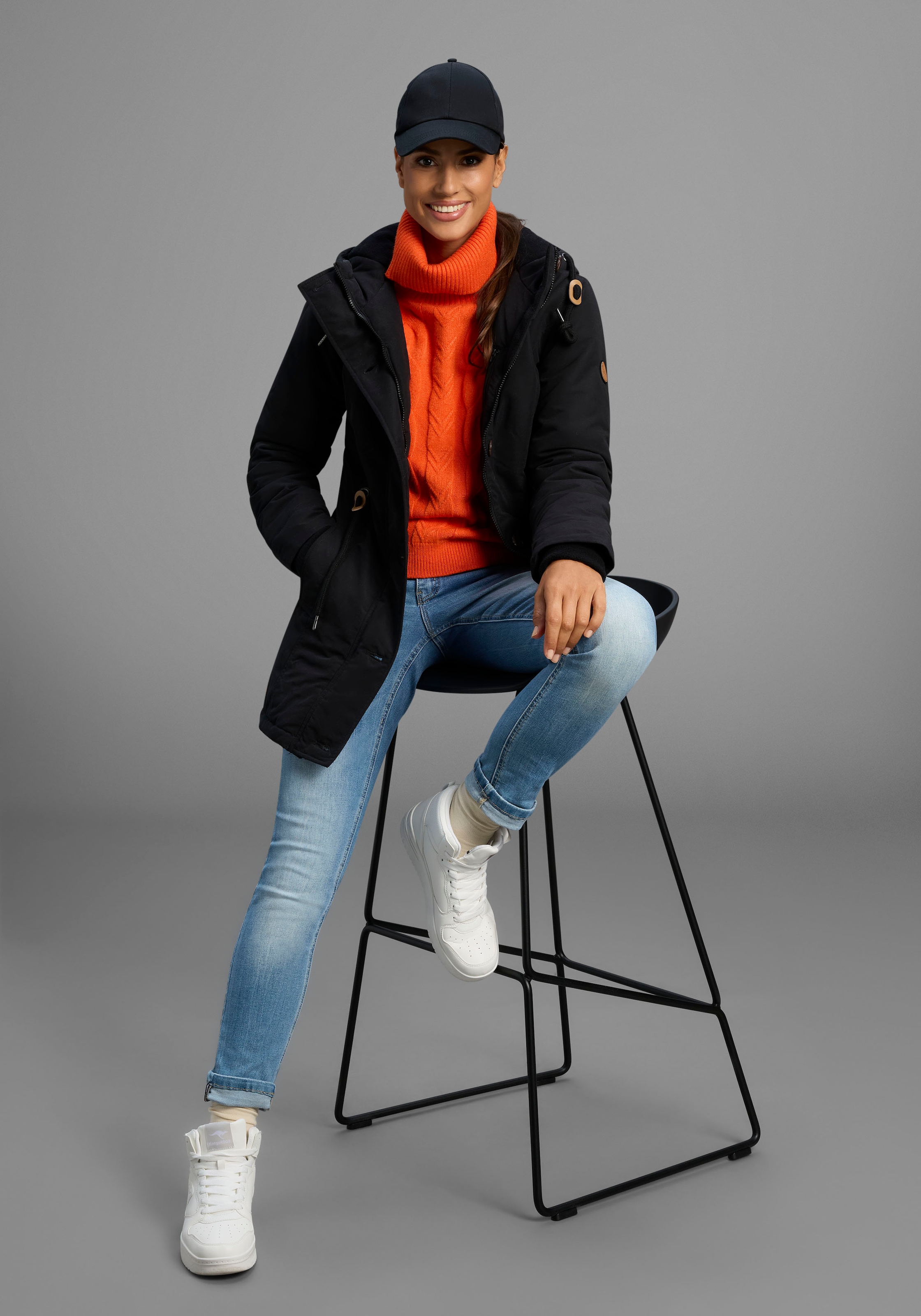 KangaROOS Winterjacke mit Kapuze für die kalte Jahreszeit,  aus leichtem Webstoff,  modisch