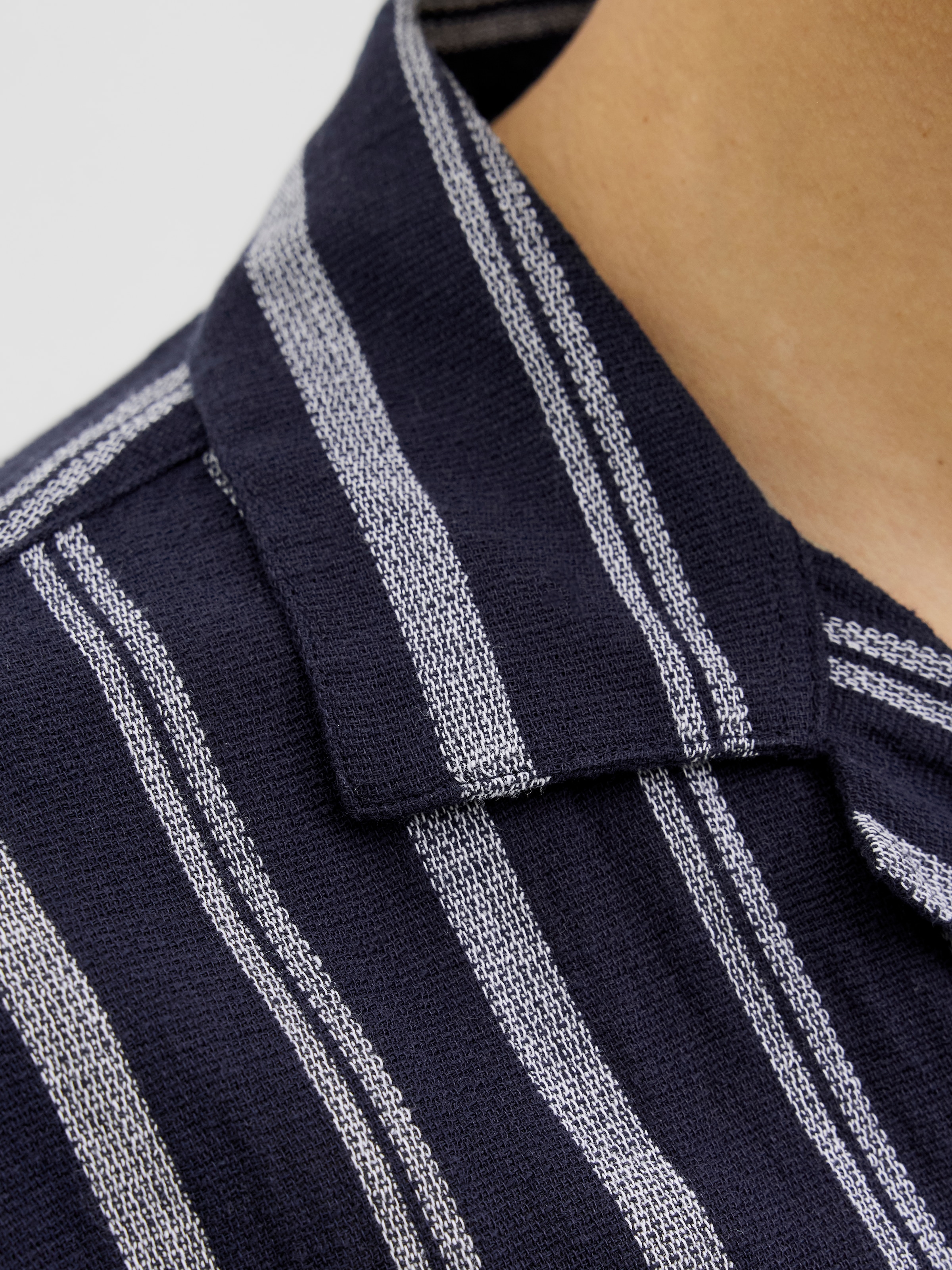 Jack & Jones Kurzarmhemd »JJEENZO STRIPE RESORT SHIRT SS SN«, mit Streifen Muster