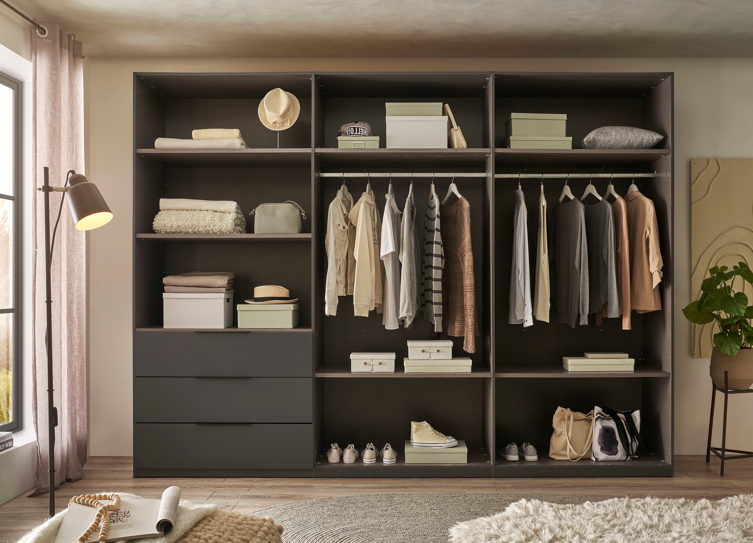 Schlafkontor Drehtürenschrank »Nuka 3m Kleiderschrank, Schrank mit 3 Schubkästen« mit farblicher Graphitabsetzung und Soft-Close-Funktion