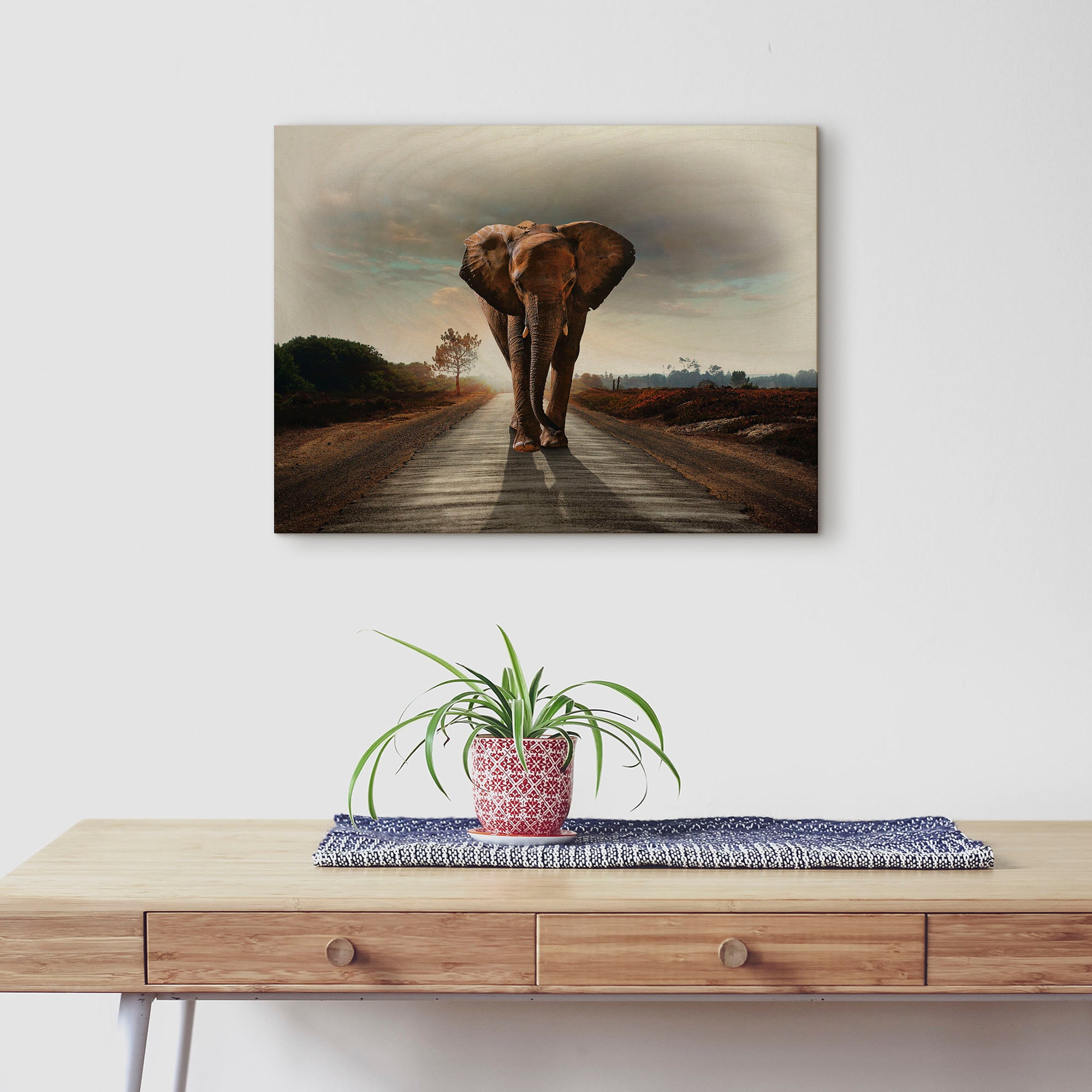 Artland Holzbild »Ein Elefant läuft auf der Strasse«, (1 St.)