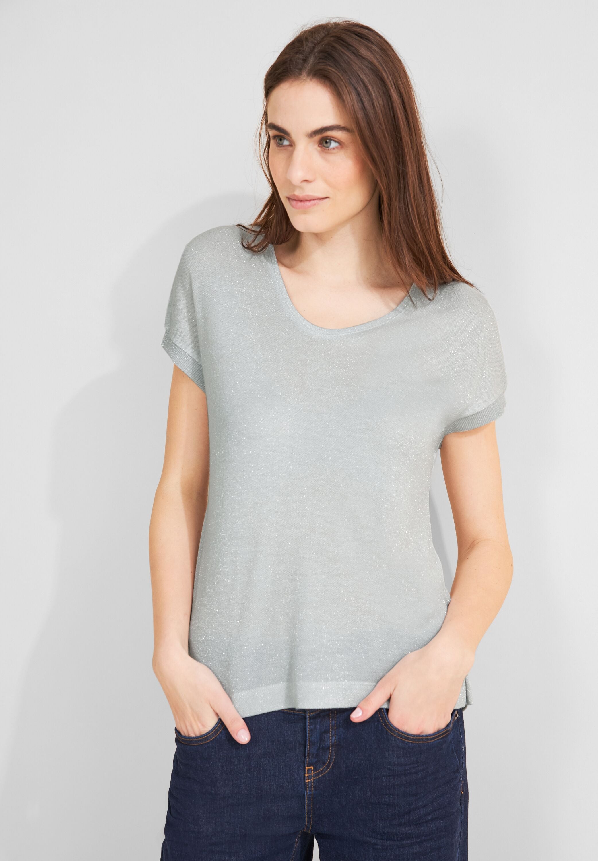 Stricktop »LTD QR V-Neck shiny Shirt«, mit tiefem Rundhalsausschnitt