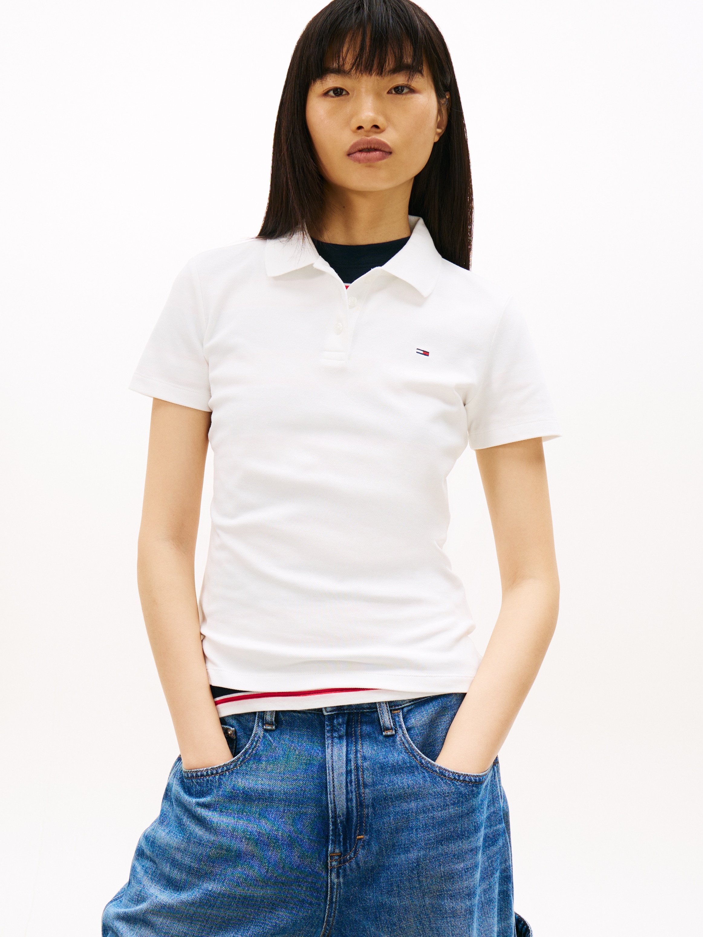 Image of Tommy Jeans Poloshirt "TJW SLIM ESSENTIAL POLO SHORT SLEEVE" mit Logostickerei, Piqué