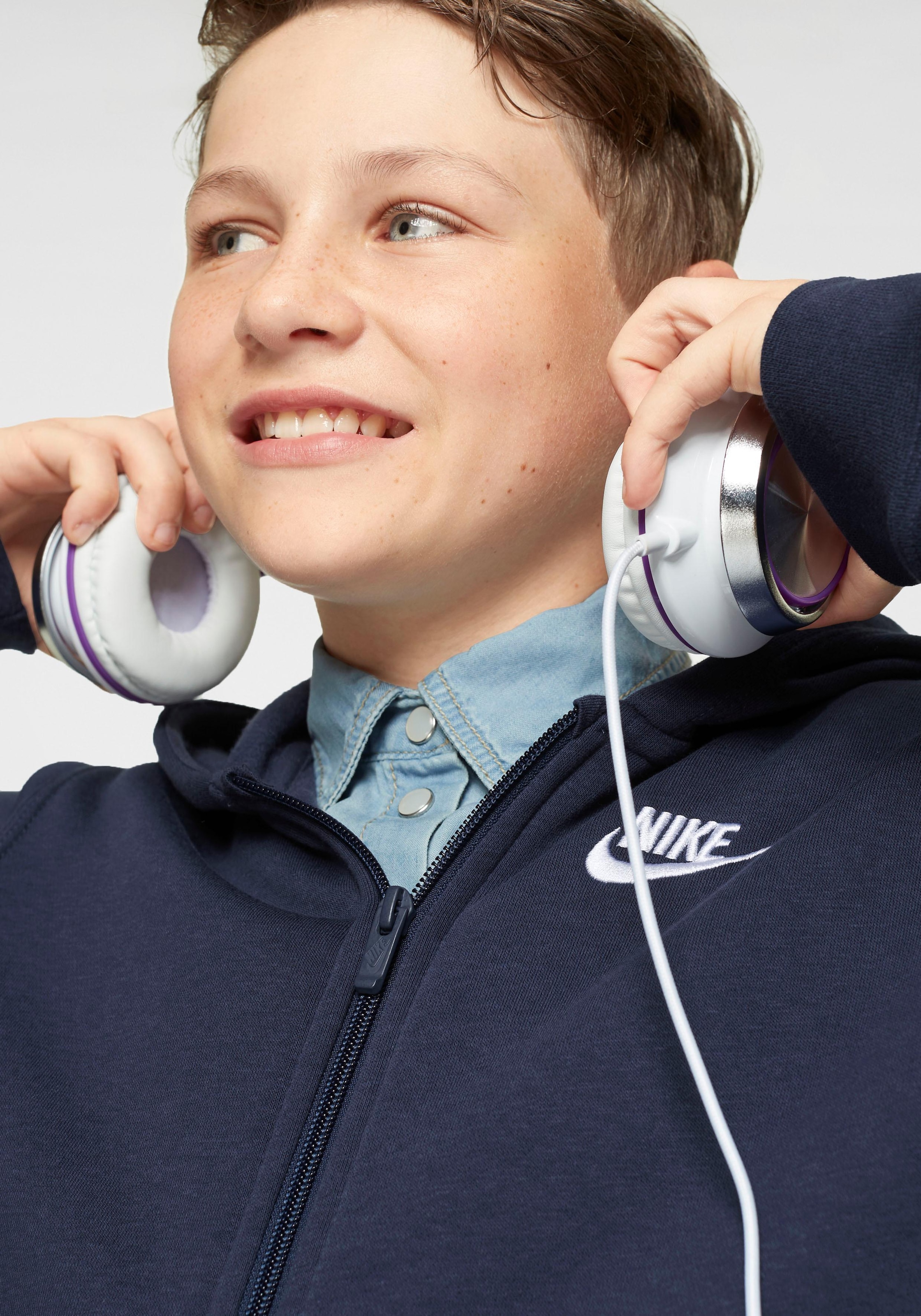 Finde Nike Sportswear Kapuzensweatjacke CLUB »NSW für FZ Kinder« - HOODIE auf