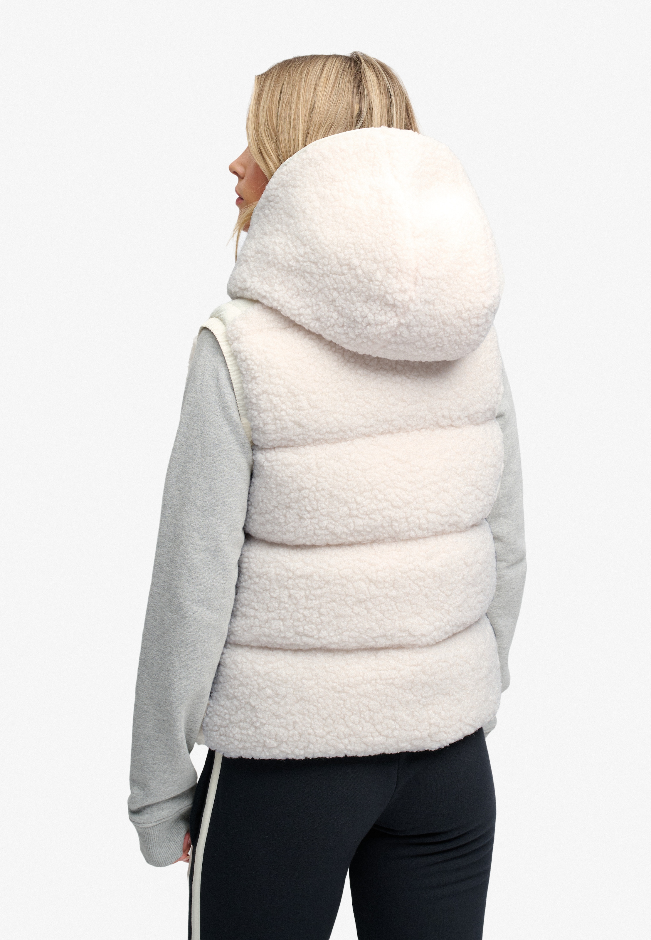Superdry Gilet matelassé »BORG BAFFLE GILET« Kunstfaser, straight fit, aussen mit Teddyfell