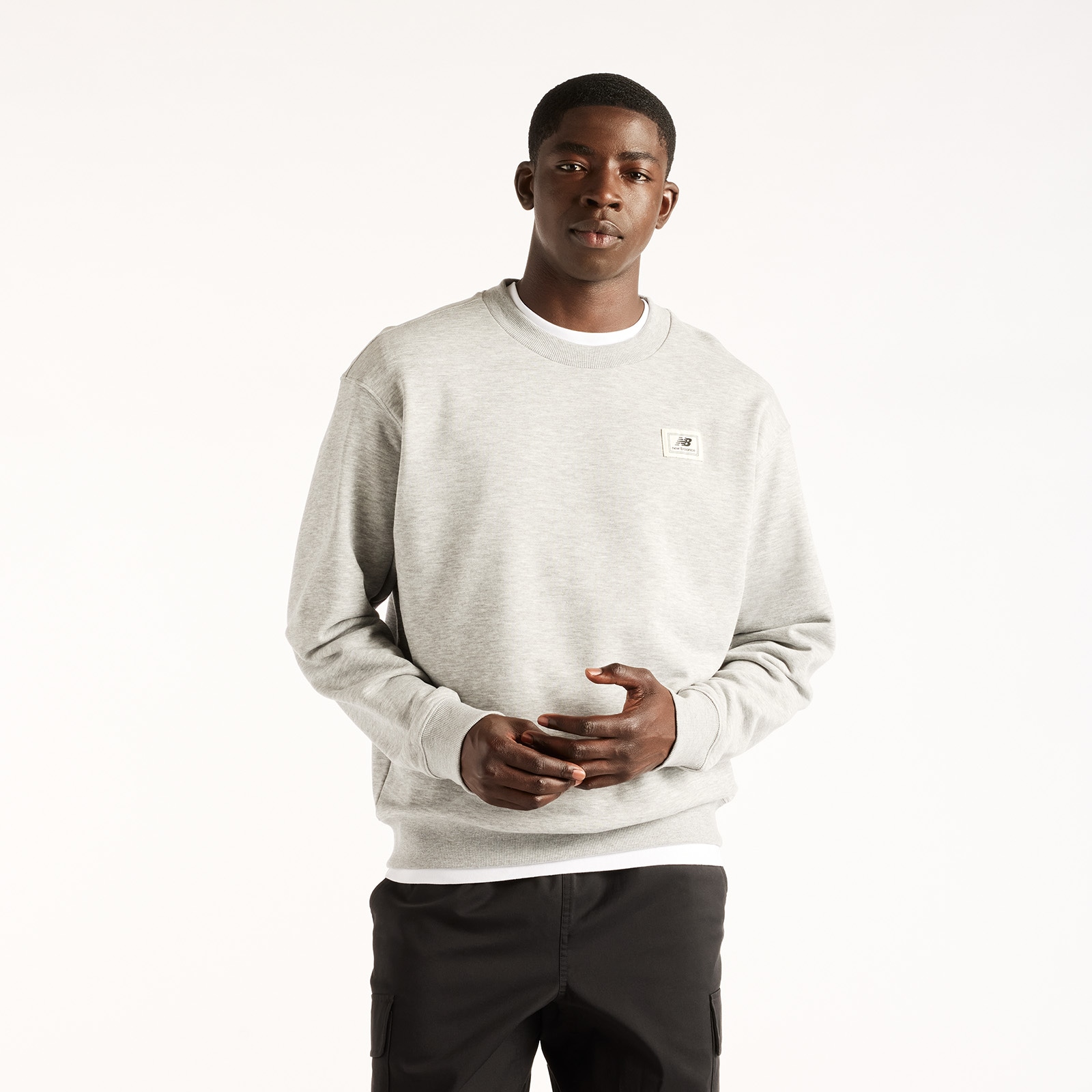 Image of New Balance Sweatshirt "WOVEN LABEL CREW", klassischer Schnitt, mit Grafik-Print auf dem Rücken