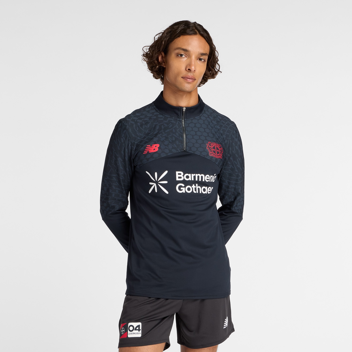 Image of New Balance Trainingsshirt "BAYER 04 LEVERKUSEN MIDLAYER" für Erwachsene, sportlicher Stil, atmungsaktiv, schnell trocknend