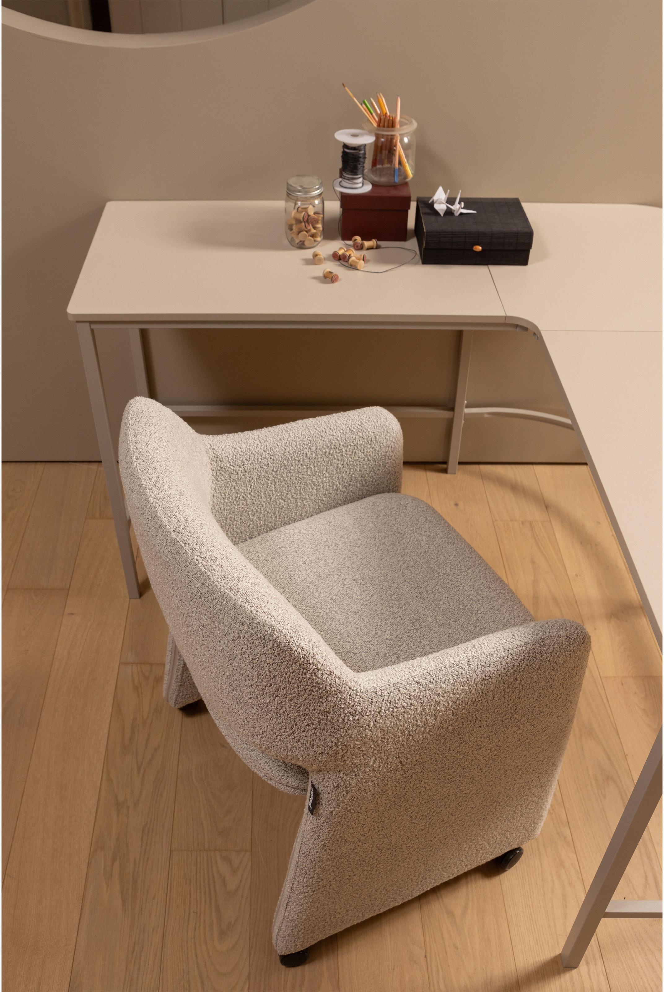 WOOOD Chaise de salle à manger »Lyric mit Ceyo-Bouclé-Bezug und Rollen B 59 x T 58 x H 79 cm« () Capacité de charge 120 kg, haute résistance à l'usure, livré monté