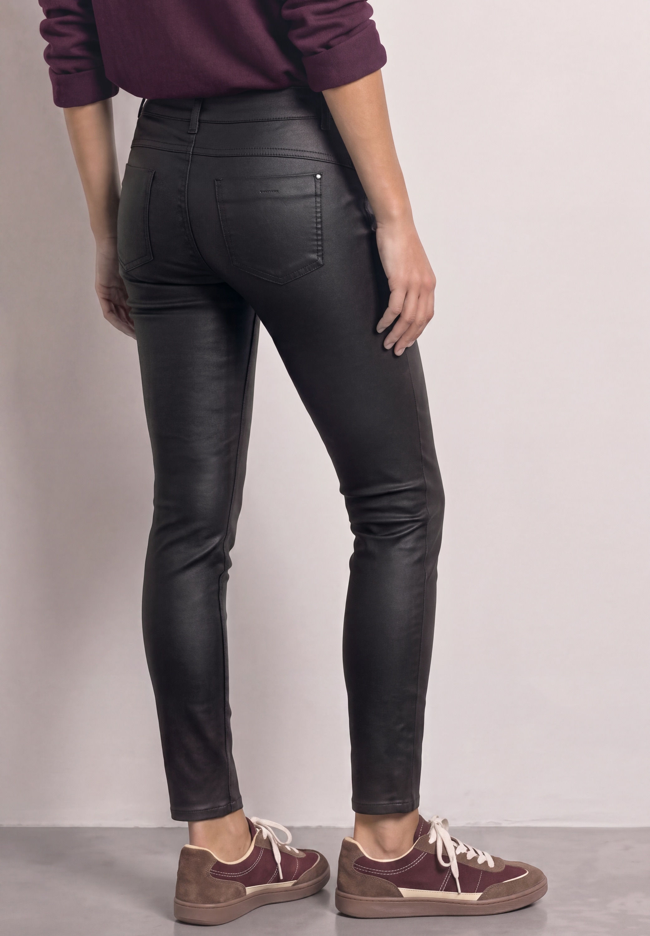 STREET ONE Pantalon imitation cuir »Style York«  Pantalon taille mi-haute slim fit aspect cuir